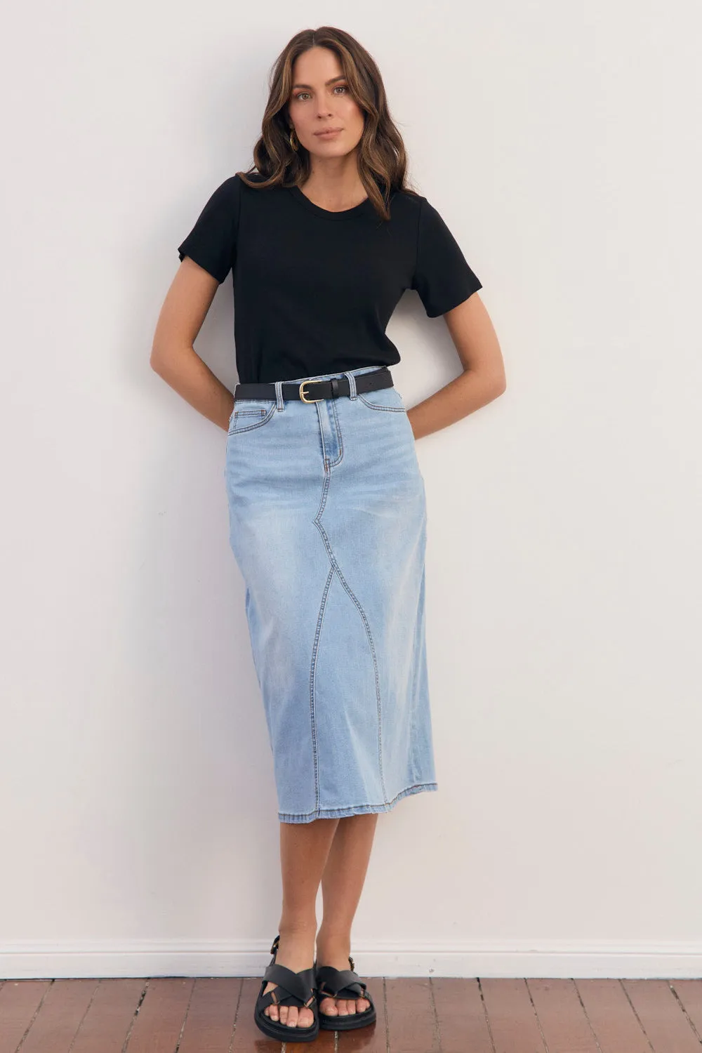 Low Profile Silhouette Adrift Ribbed Tee in Black