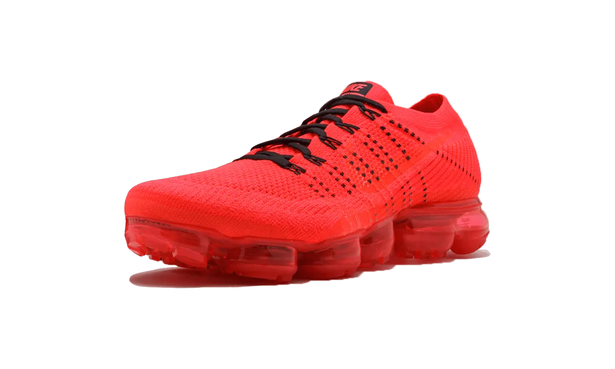Meta-Rocker remarkable - running Air Vapormax FK / CLOT "Red"