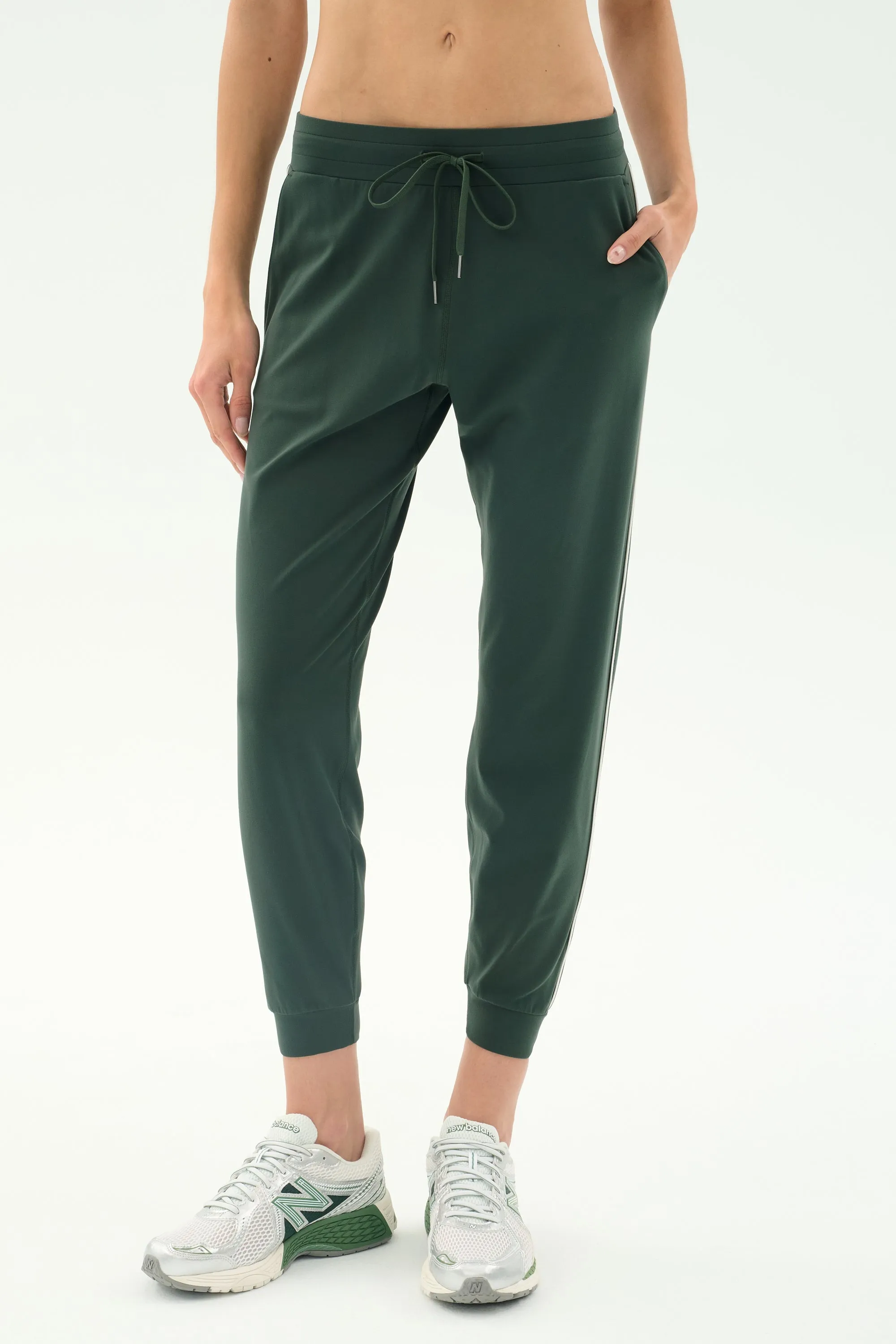 Airweight Jogger 7/8 with Piping - Military/White Breathable mesh design