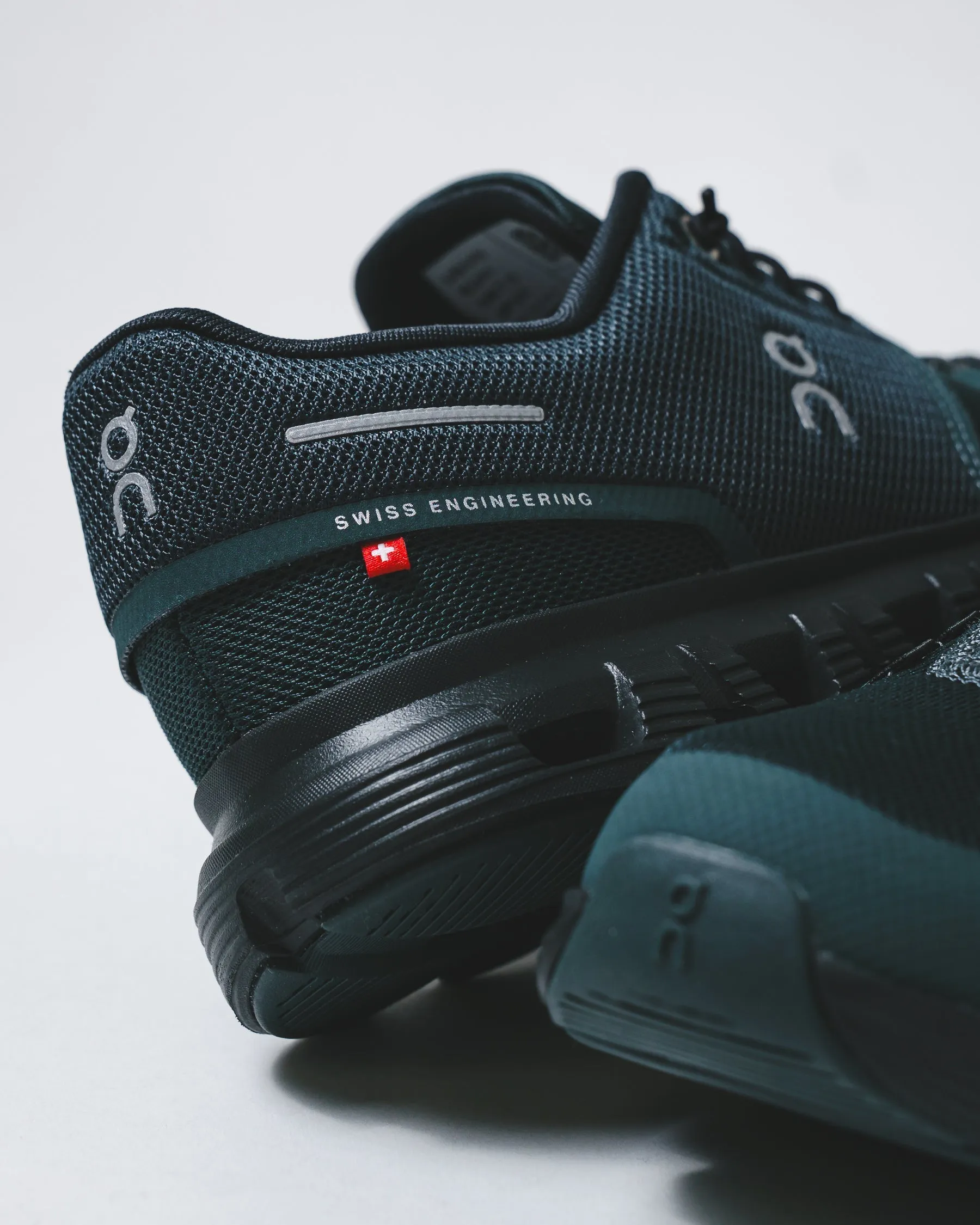 ON Men Cloud 6 Evergreen Black 3MF10070214 midfoot - strike shoe answer Energy Return Design