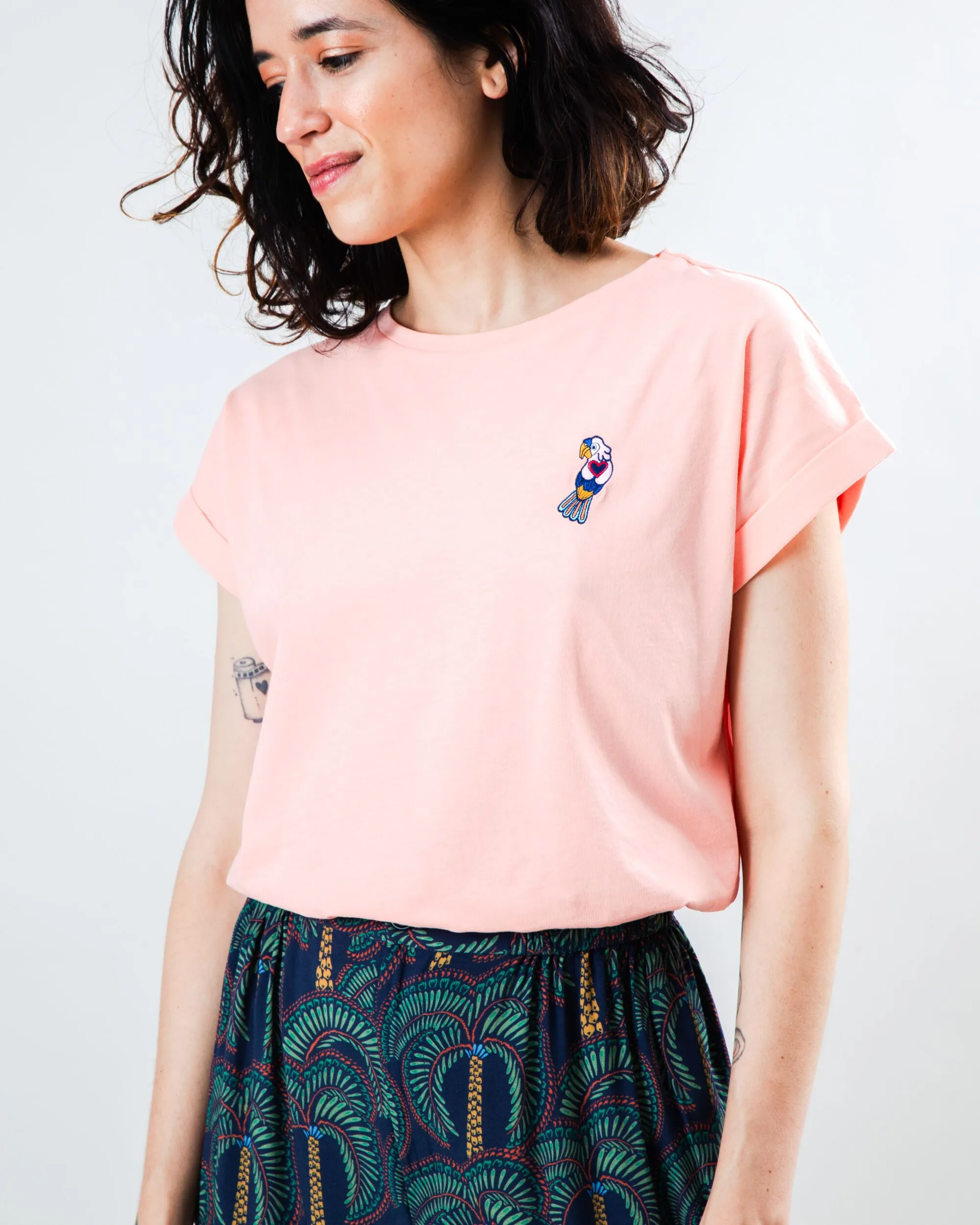 Asis Parrot Scoop Tee Pink Cozy Design Fit