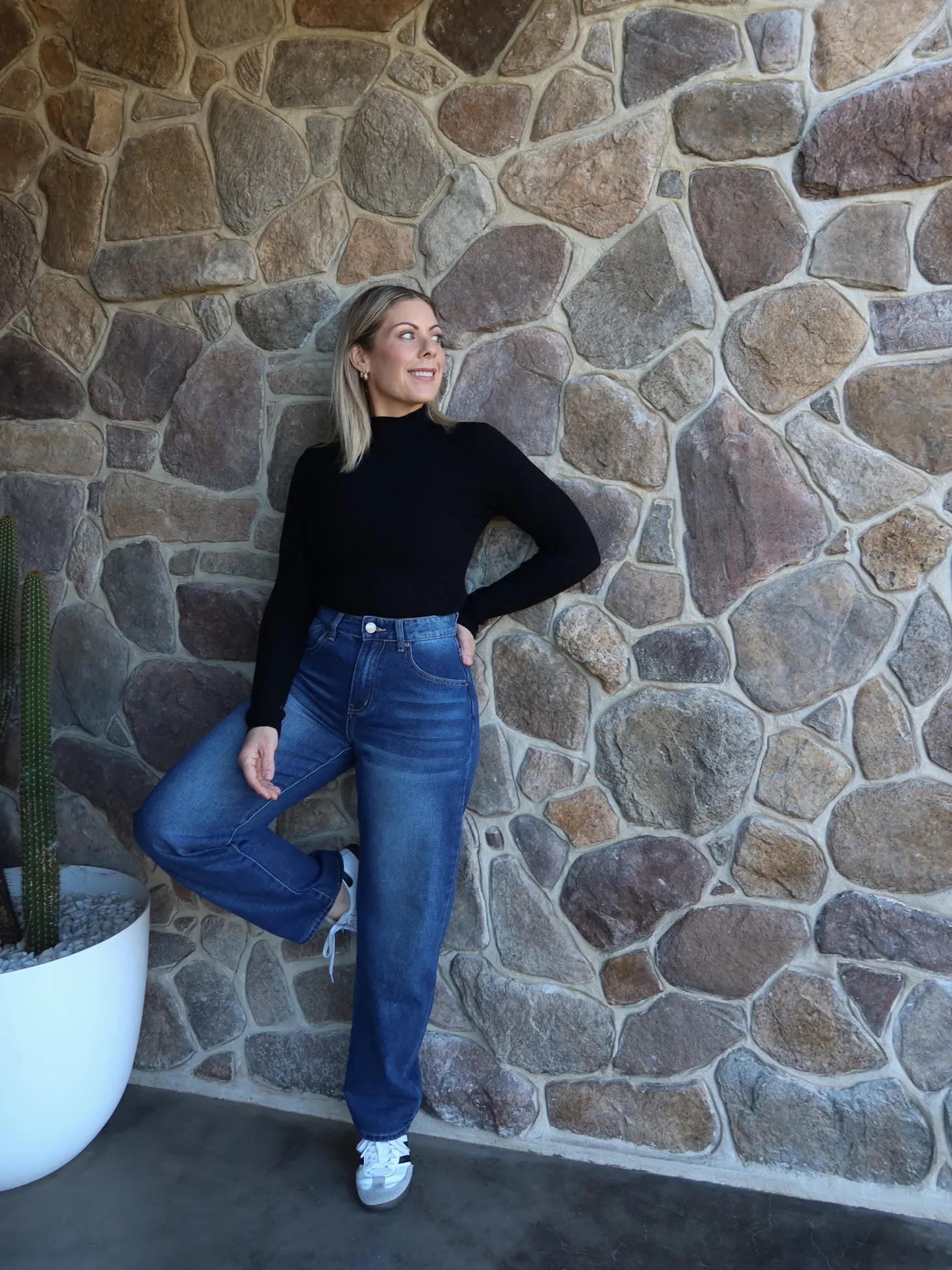 Atlas Barrel Jeans- Dark Fashionable Look