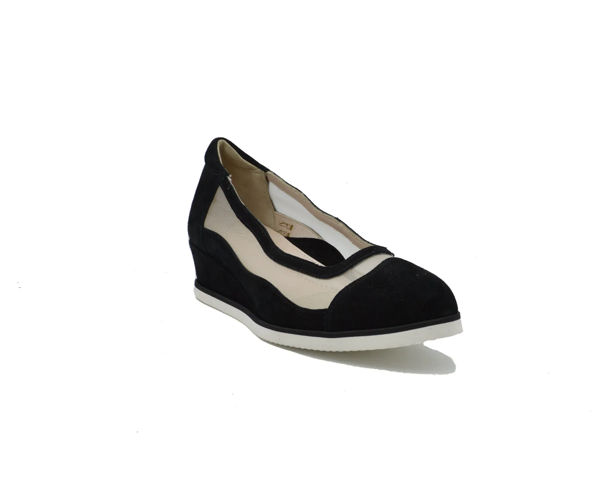 BELLA COMFORTO Jarian Tear Resistant Upper Travel Ease