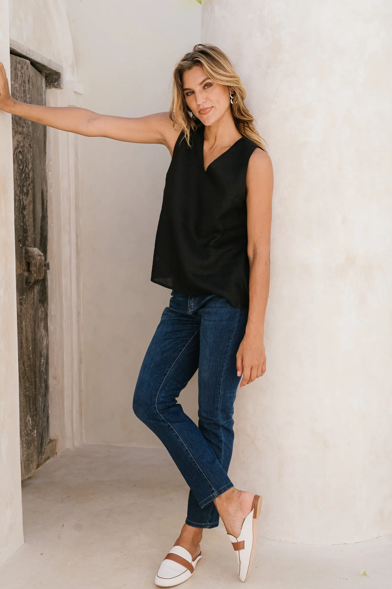 Sporty Stretch Fit Sustainable Production Process Ember Linen Cami in Black