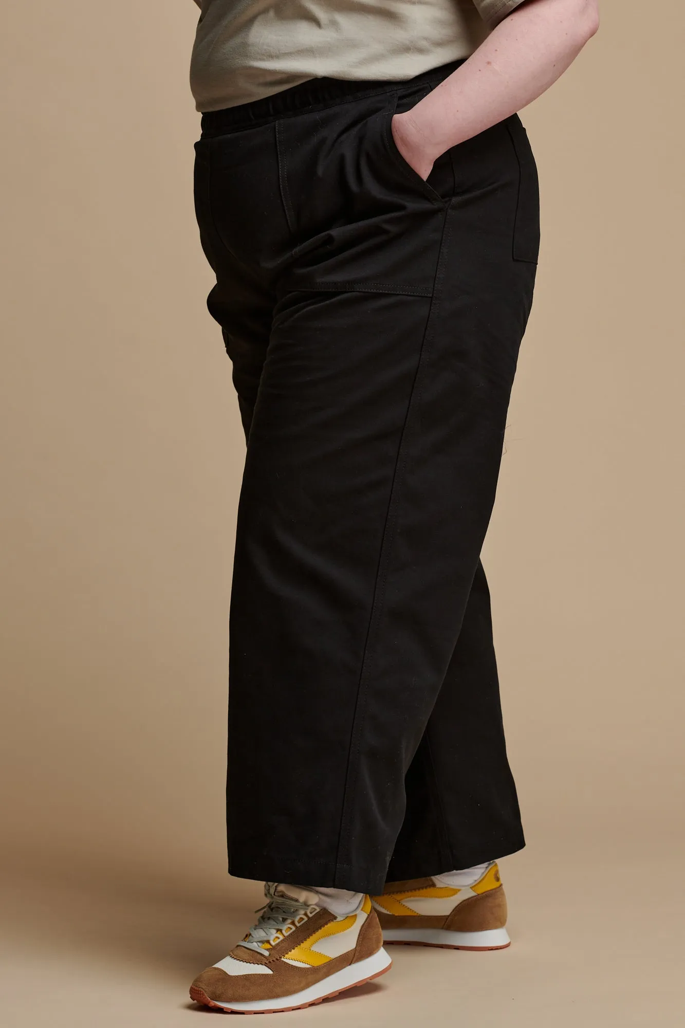 AdjustableTabs Reinforced Pockets Camerawoman Drawstring Tapered Cotton Canvas Trousers - Black