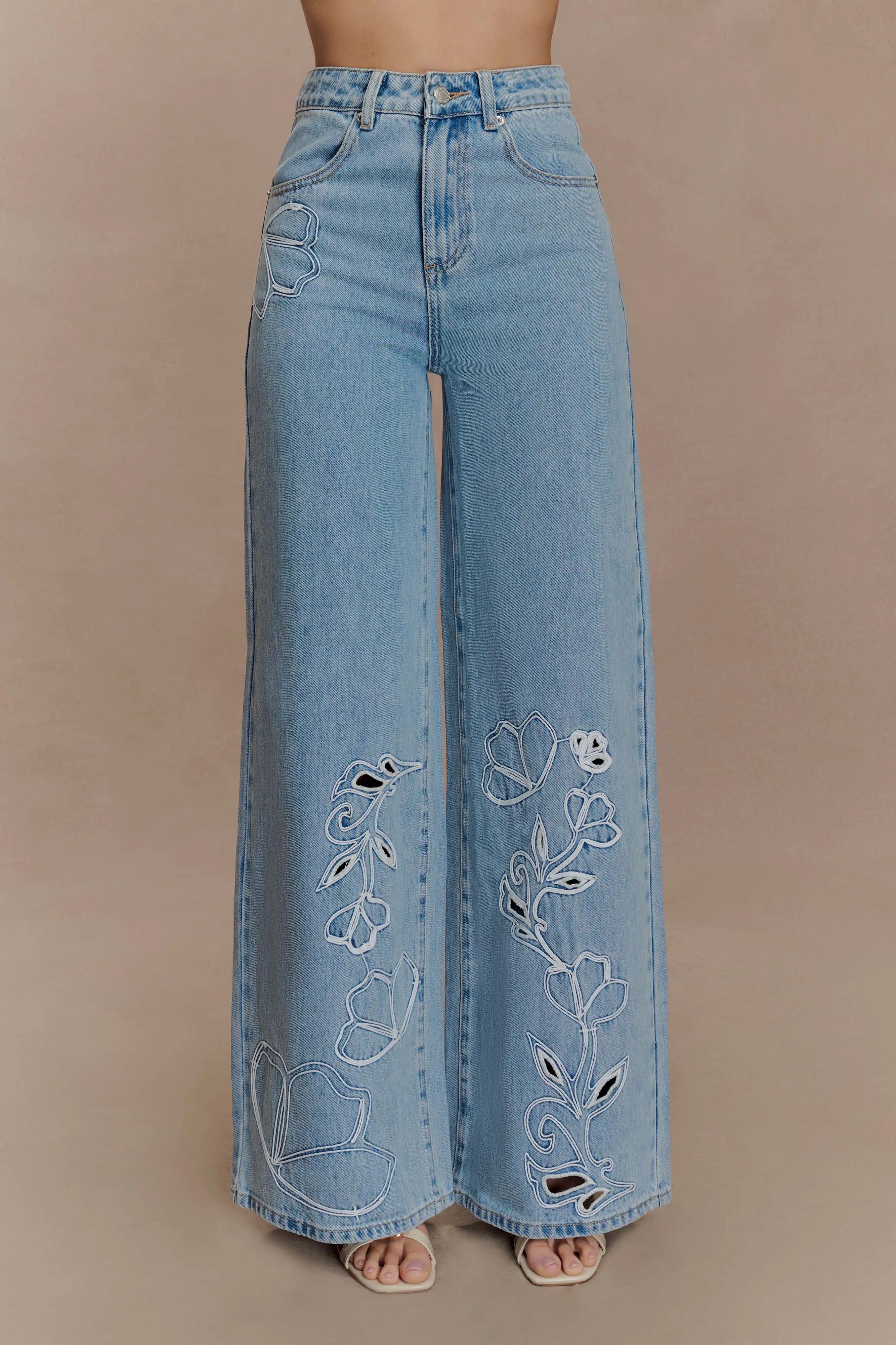 Carmella Embroided Jeans - Mid Blue Trendy High Quality Light Outfit