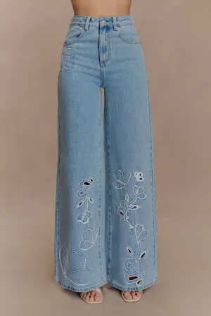 Carmella Embroided Jeans - Mid Blue Trendy High Quality Light Outfit