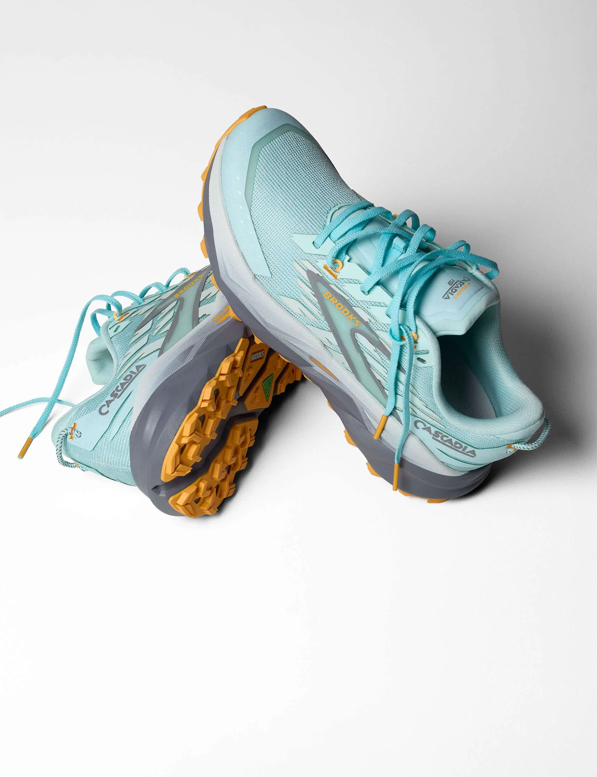 Cascadia 19 - Clearwater/Primer Grey/Apricot dual - density sole shoes