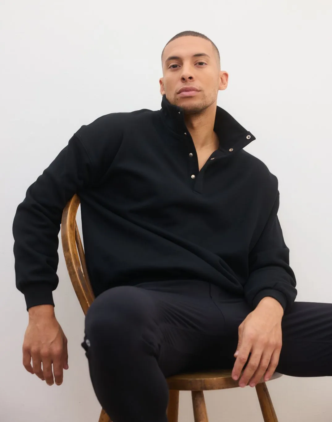 crew neck Snap Collar Sierra Sweatshirt in Black