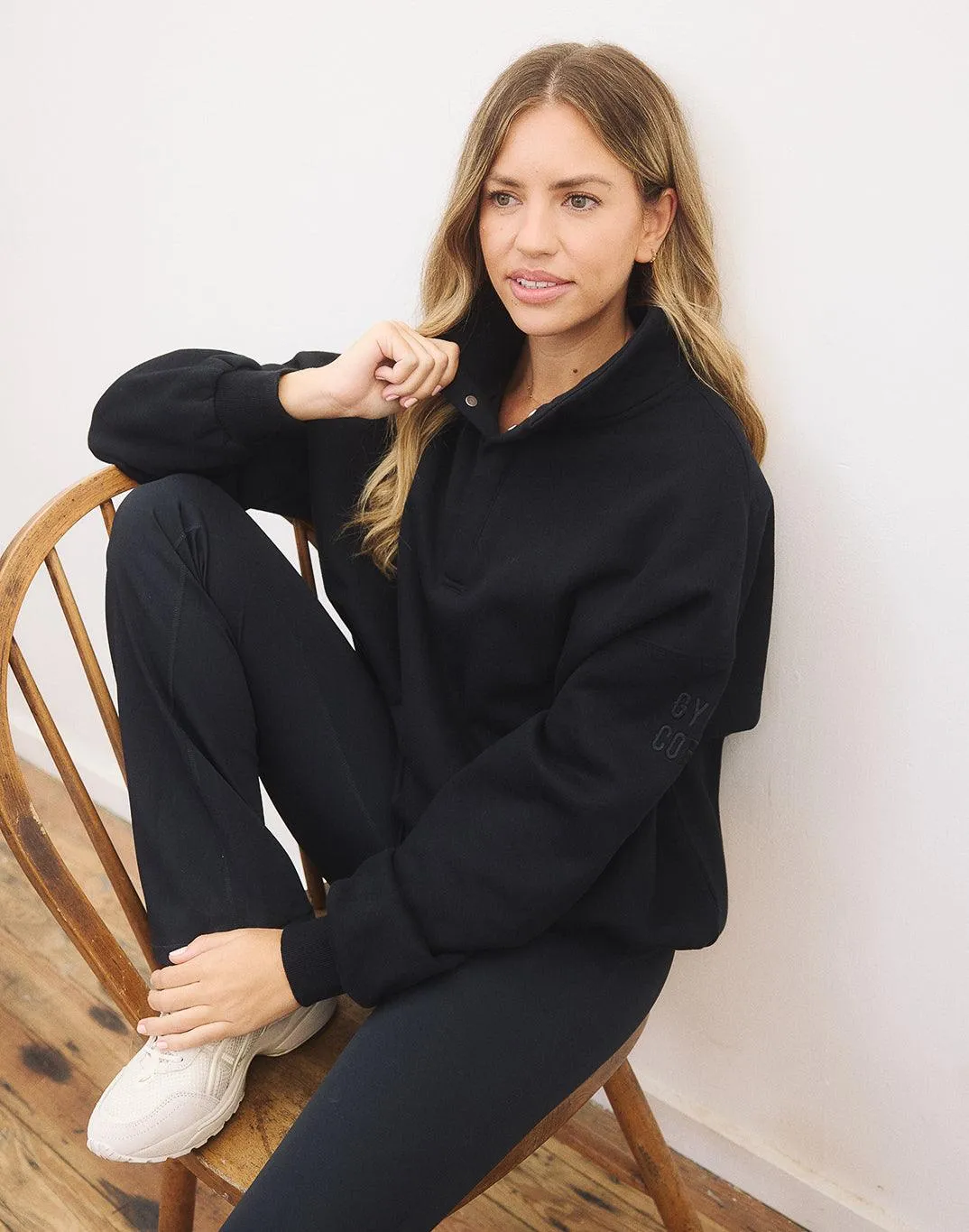 Snap Collar Sierra Sweatshirt in Black Sporty Jacket Earth Tones