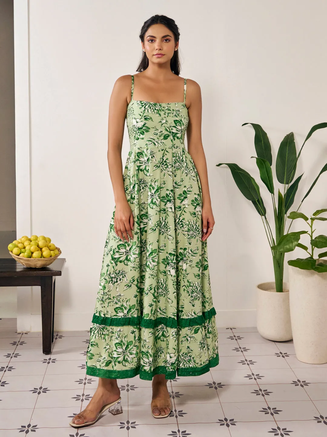 garden party Style Moment Women's long dress with and ruffle detailing