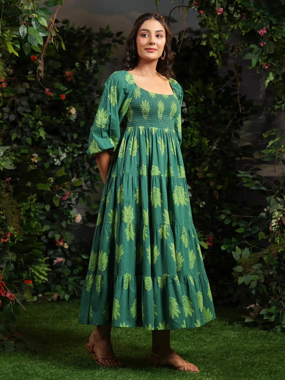 Women's Green long dress with balloon sleeves Chic Silhouette