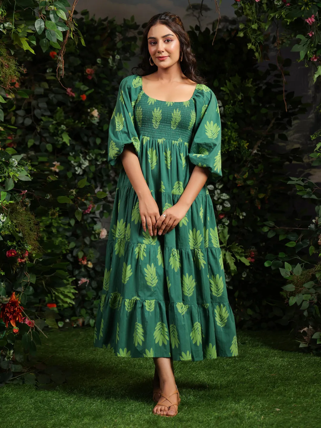 Women's Green long dress with balloon sleeves Elegant Tailoring