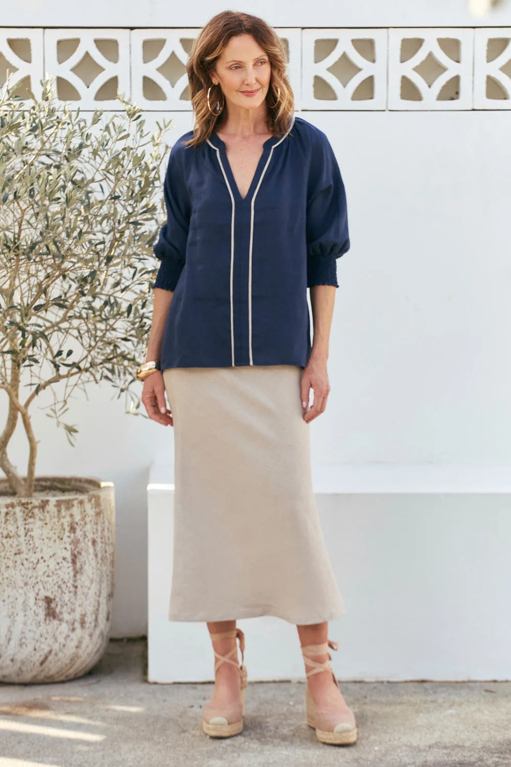 Versatile Layering Versatile Comfort Wear Danny Linen Top in Navy Thread