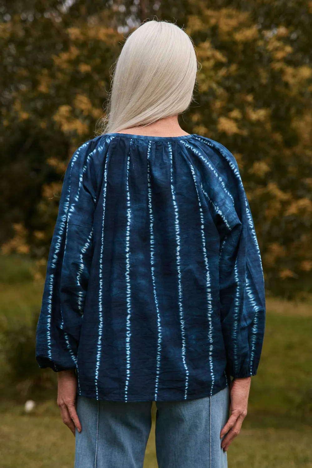 Delilah Blouse in Shibori Echo Sporty essentials Flexible Ribbed Neckline