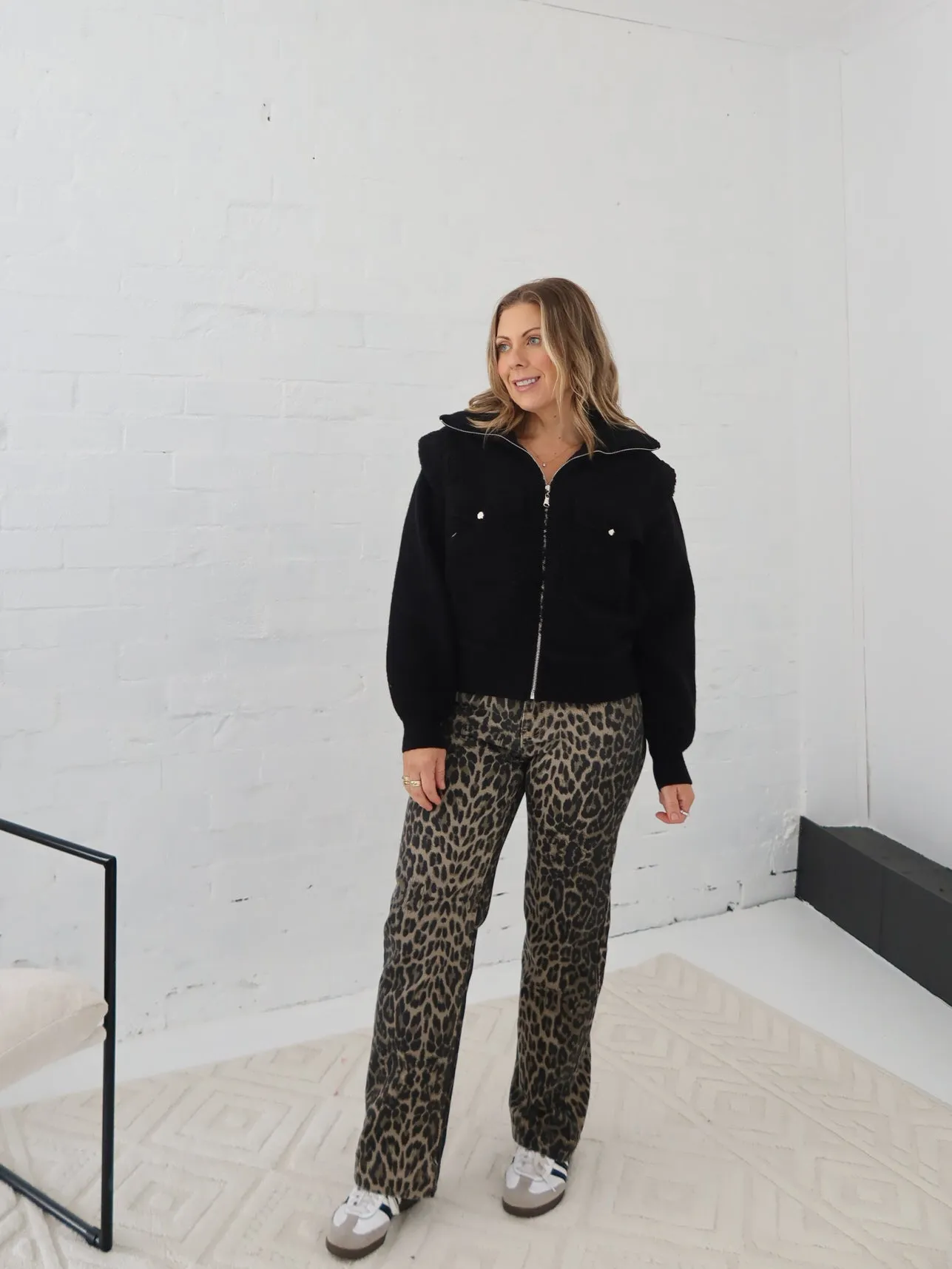 Denzil Jeans Couple Look Athlete Fit Festival Outfit