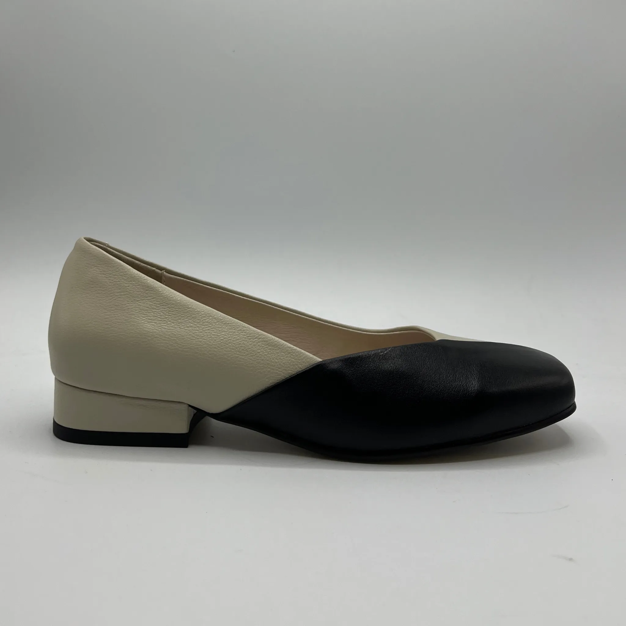 Supportive Core Fitness Training Airy Design Django & Juliette Bavari