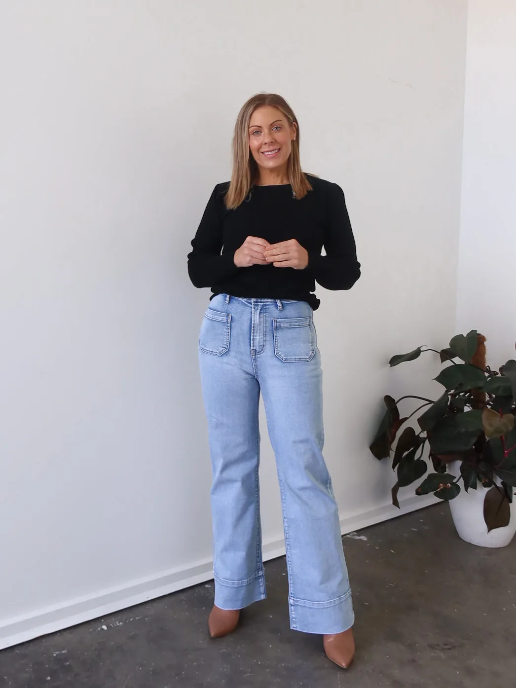 Bentley Jeans - Light Blue Neutral Casual Streetwear Fan