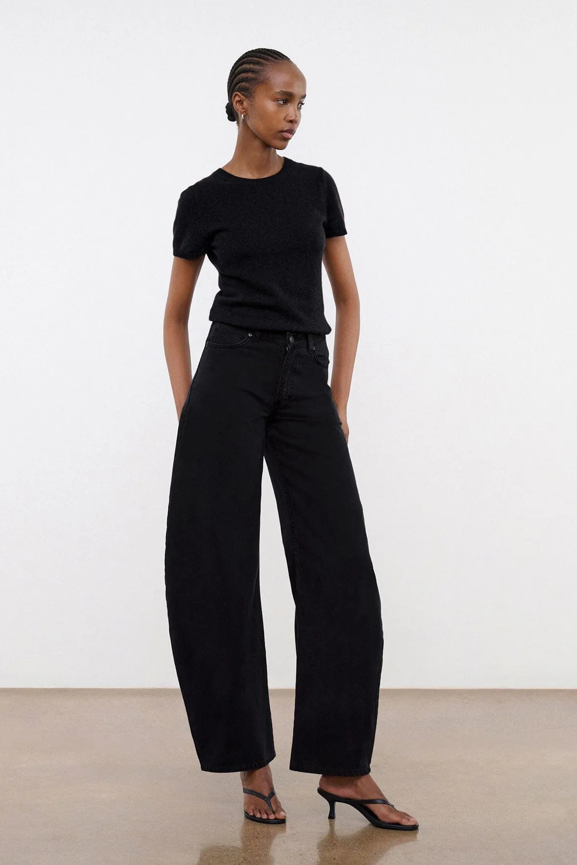 JACKSON STUDDED BARREL JEAN | BLACK Closet Staple Flexible Fit