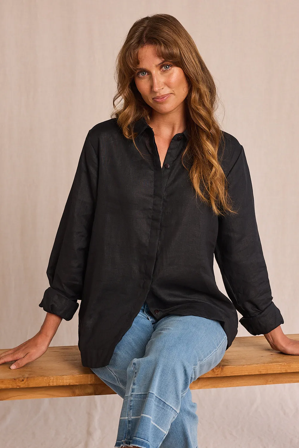 Oversized Linen Boyfriend Shirt in Black Classic Layering Effortless Wear
