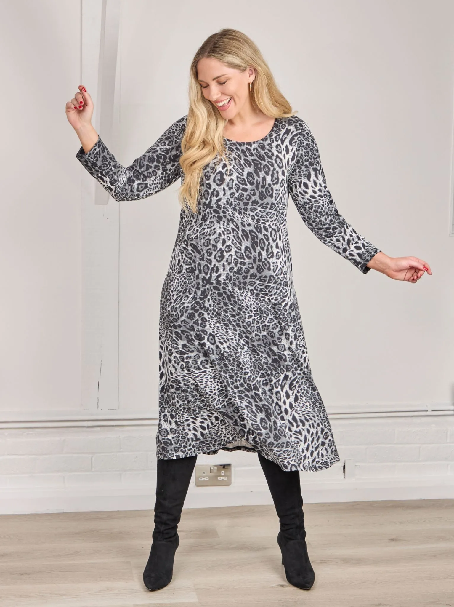 Flared shape flattering appearance Elina Jersey Dress - Leopard