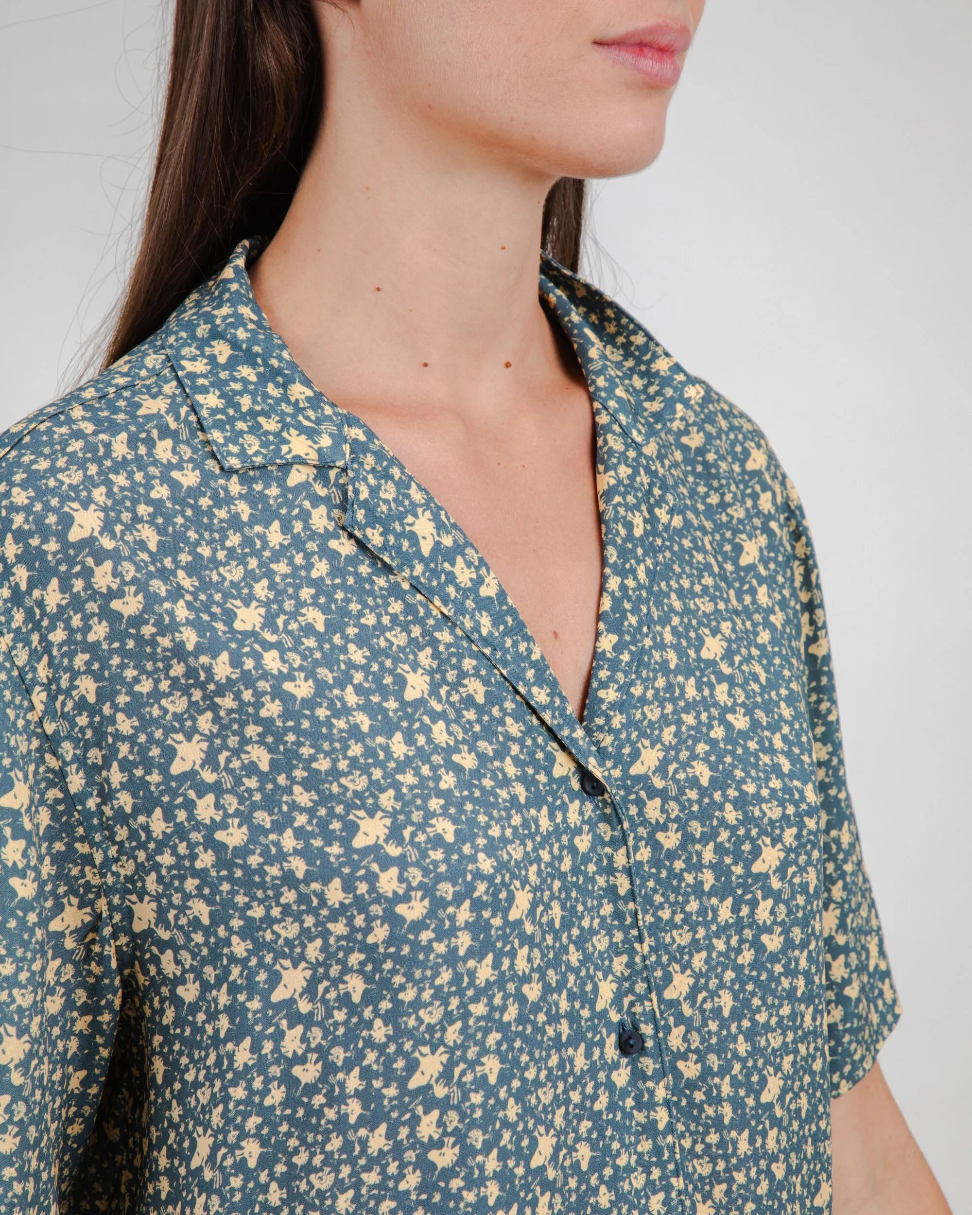 easygoing look Peanuts Woodstock Aloha Blouse Navy