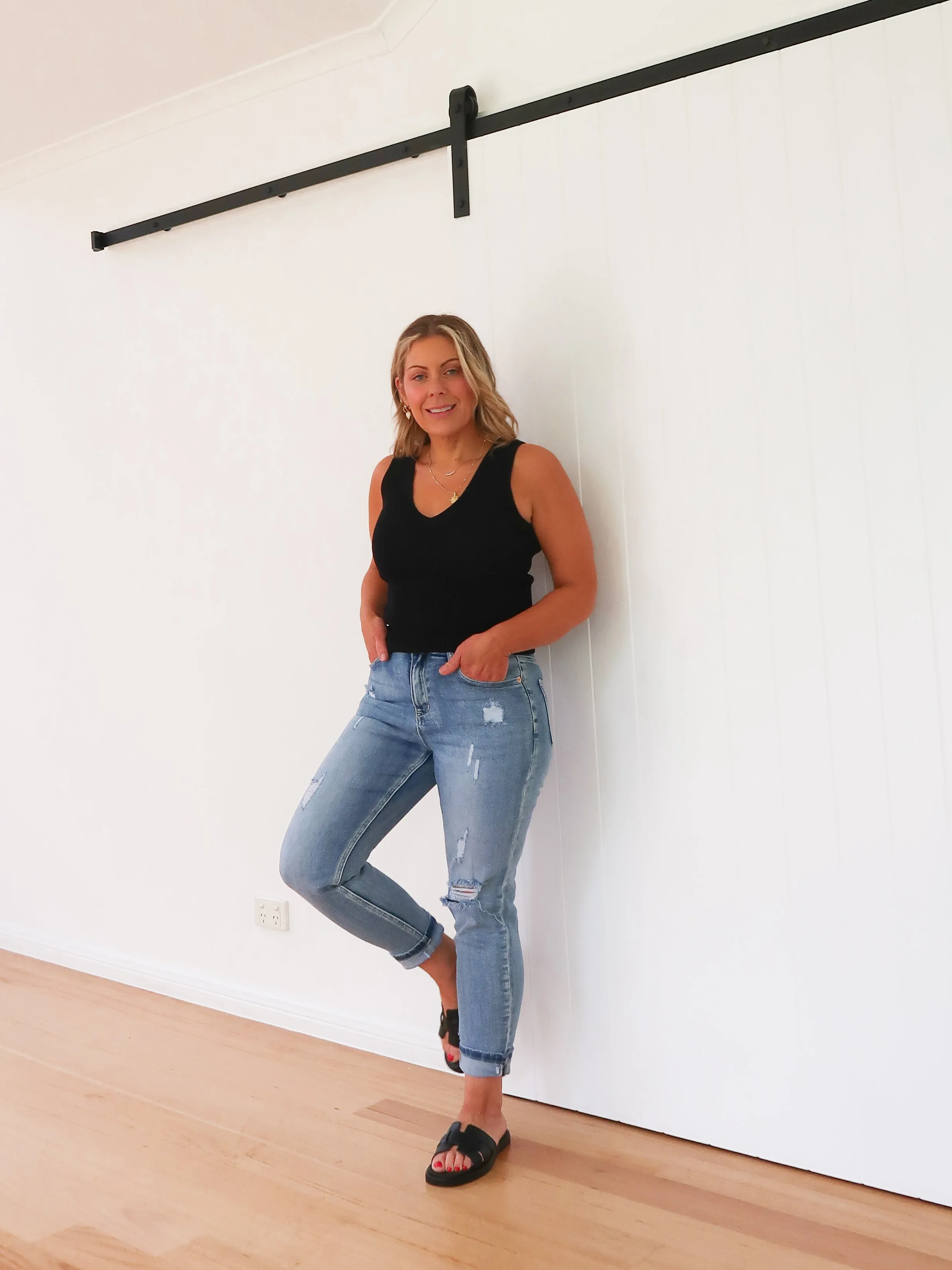 Date Night Daily Wear Cool Day Look Aidan Jeans - ripped