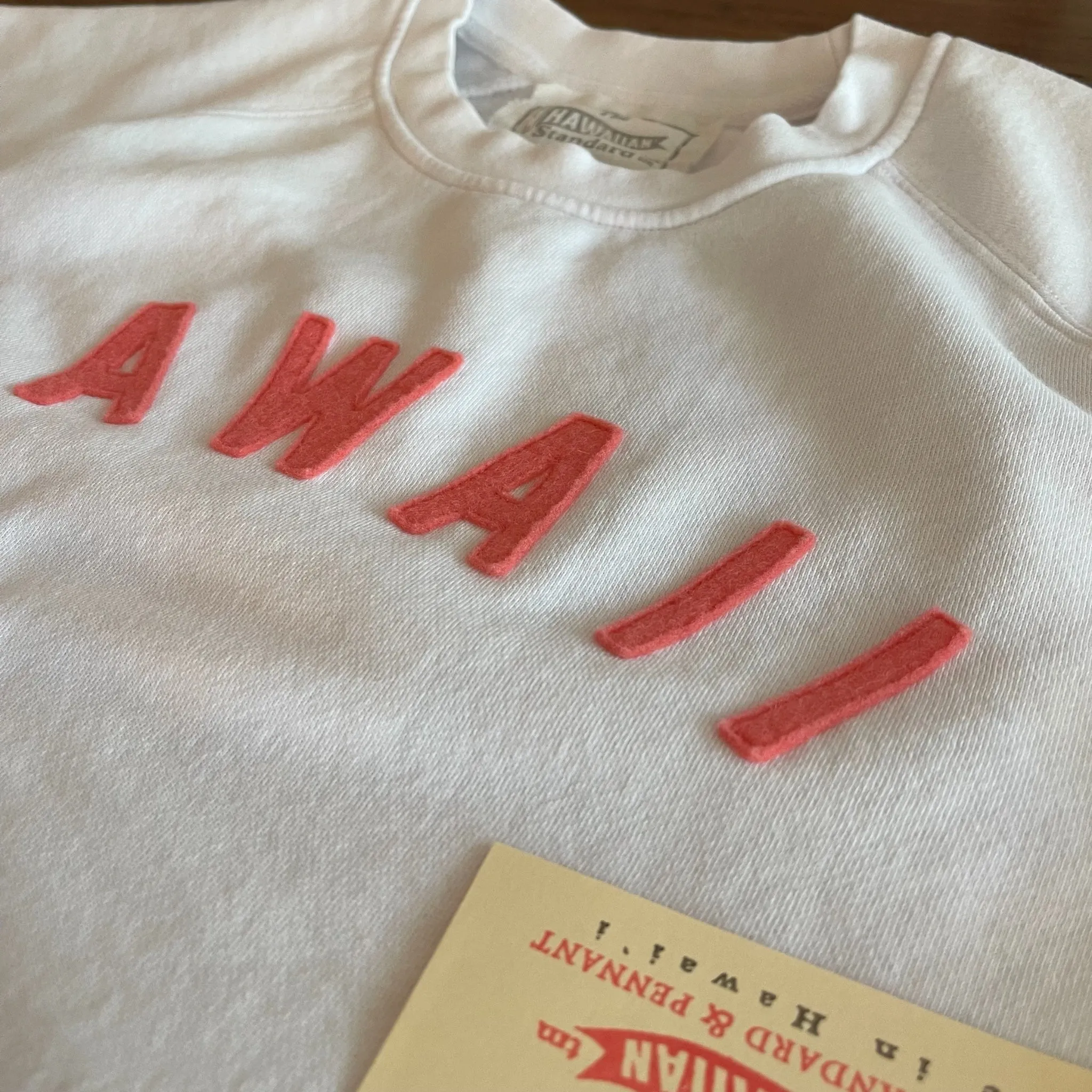 Mens-Unisex Raglan Fleece White x Coral HAWAI`I Applique' Outdoor Adventure