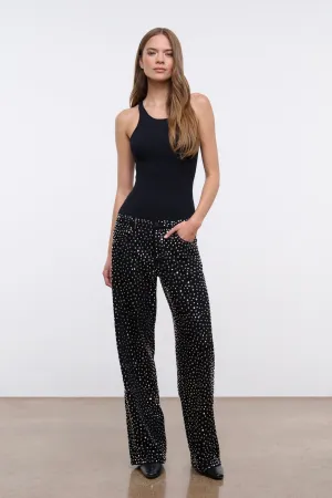 GUS STUDDED RELAXED JEAN | BLACK Chic Comfort Base Look