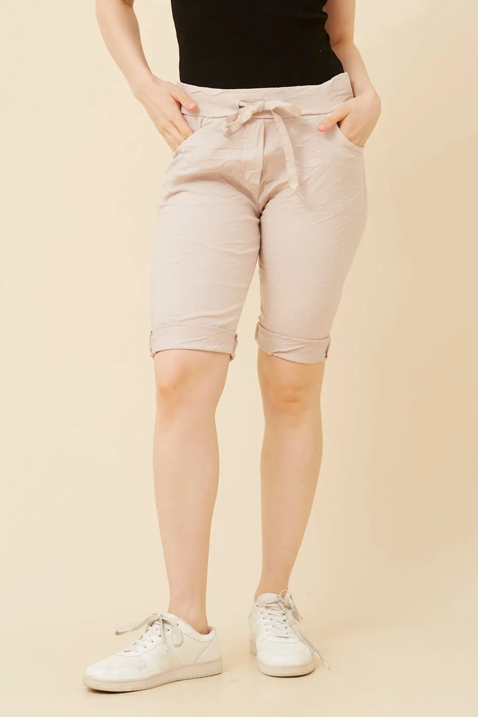 EMRYN SOLID SHORTS Sleek Waist