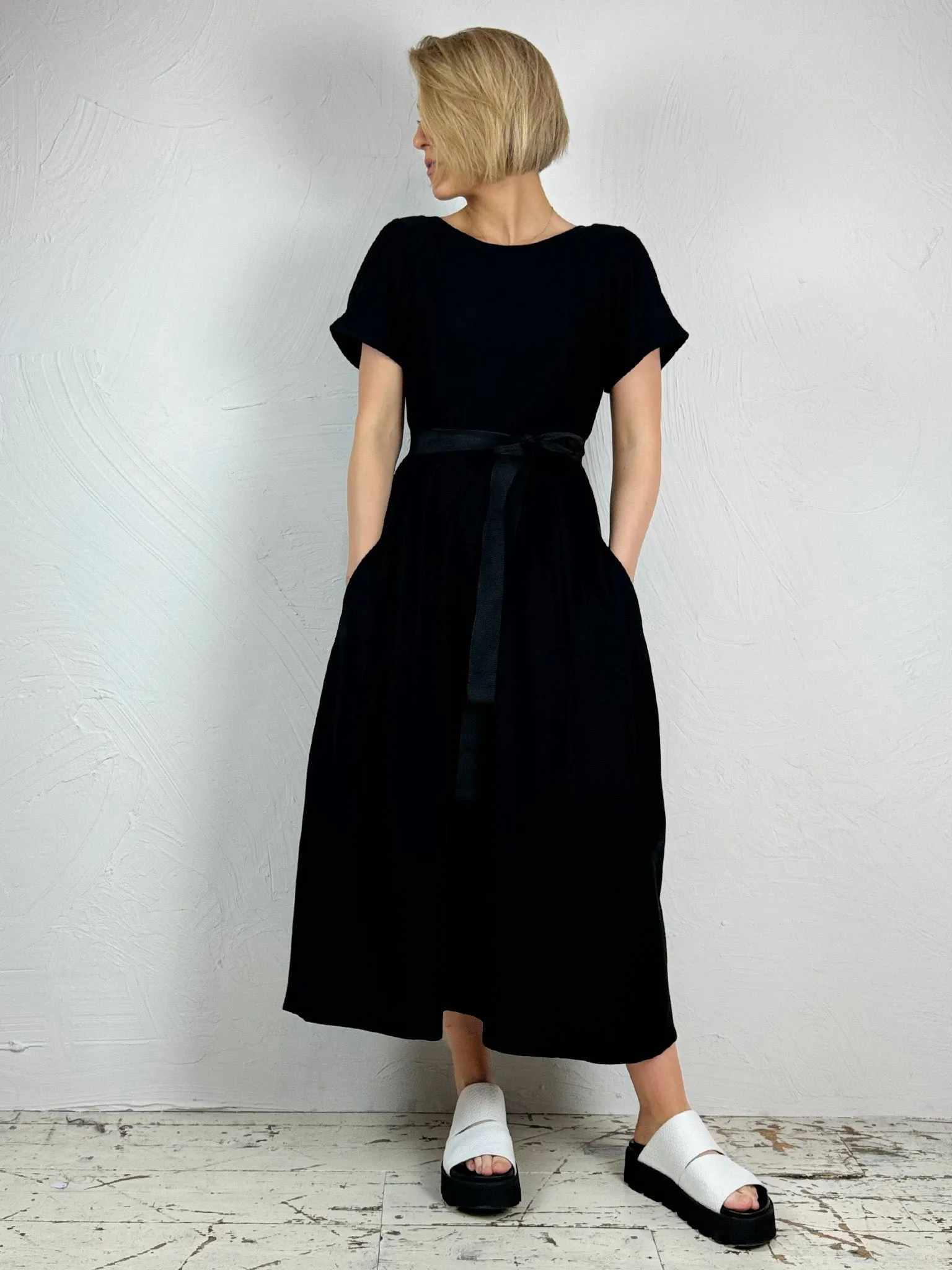 Flattering Wearable Form Focus Jersey Black Puff Sleeve Dress