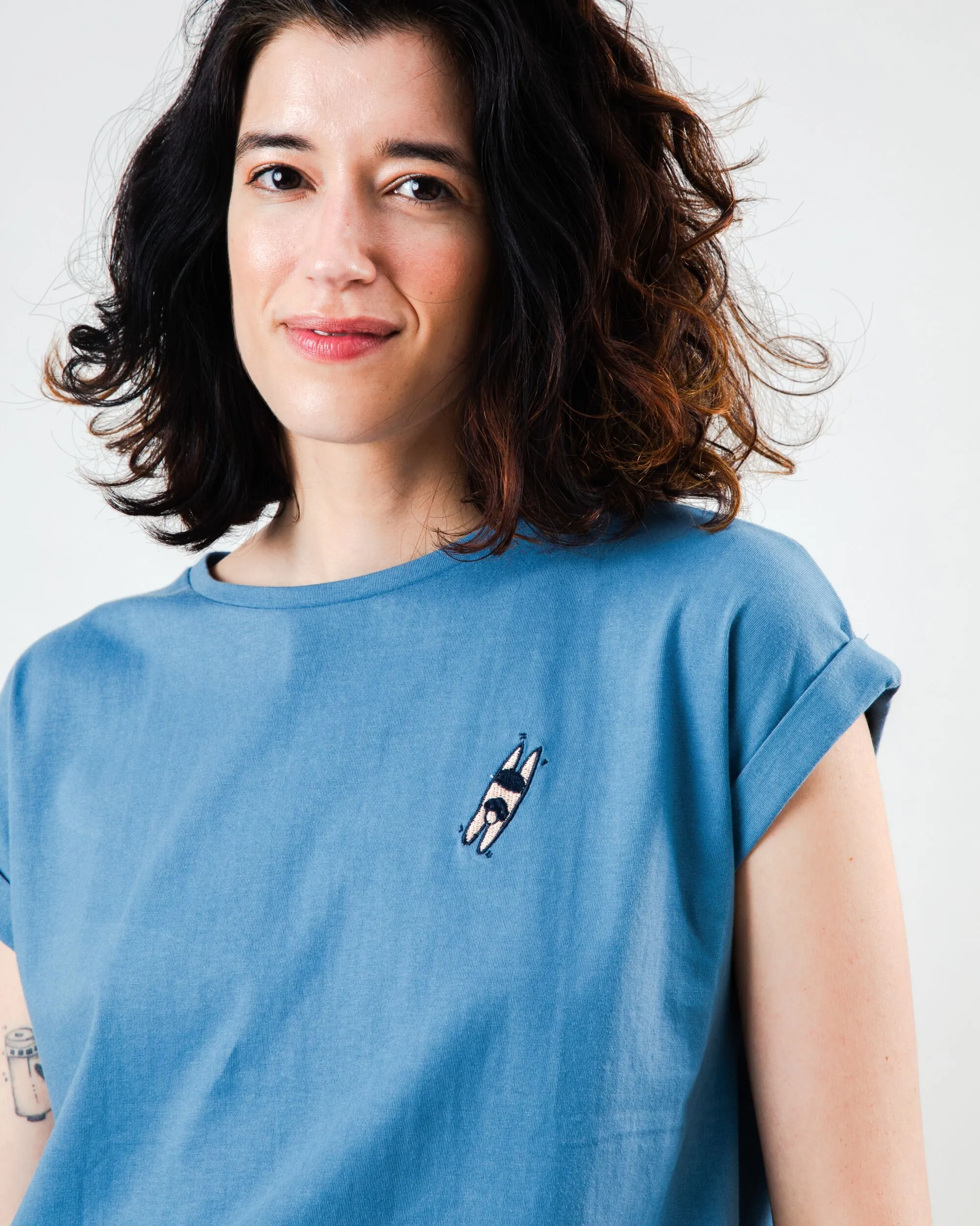 Just Swim Scoop Tee Cloud Holiday Outfit