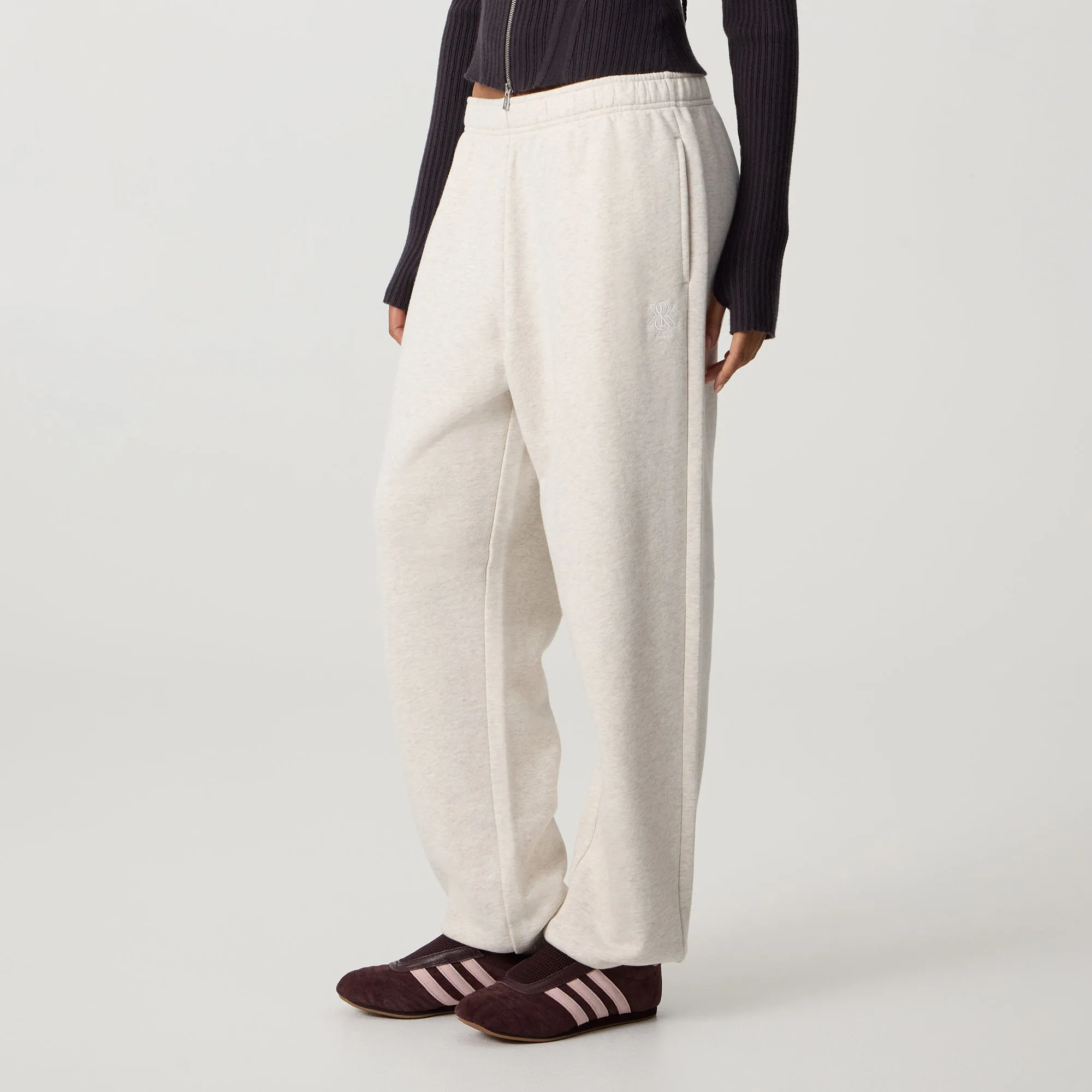Kith Women Chelsea III Crest Sweatpant - Sandy Heather Chill Comfort