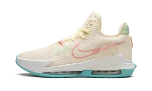 tassel - trimmed - design shoes Breathable Mesh Panels LeBron Witness VI "Easter"
