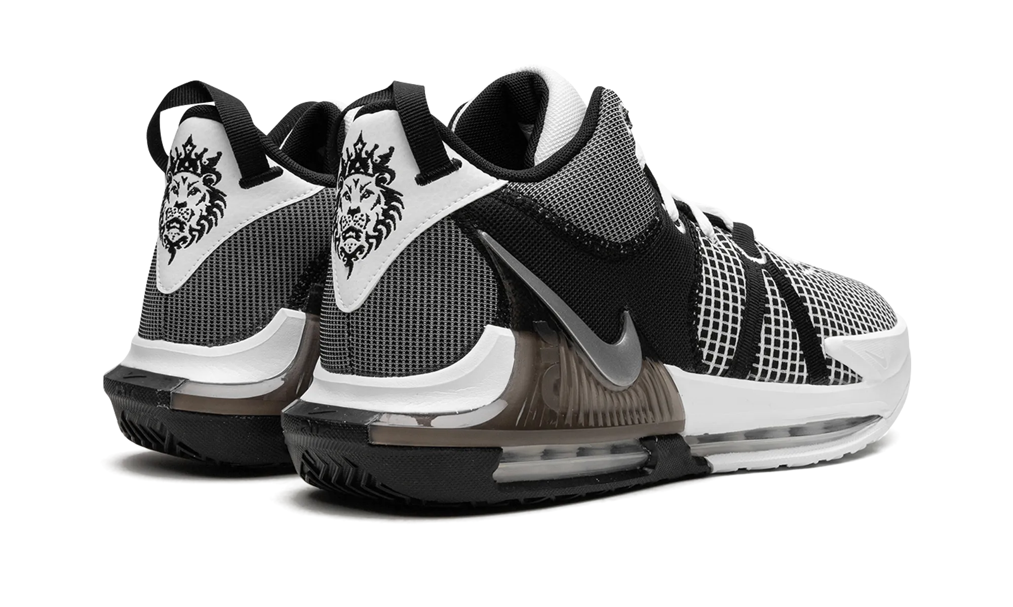 LeBron Witness VII Stretch Woven Upper