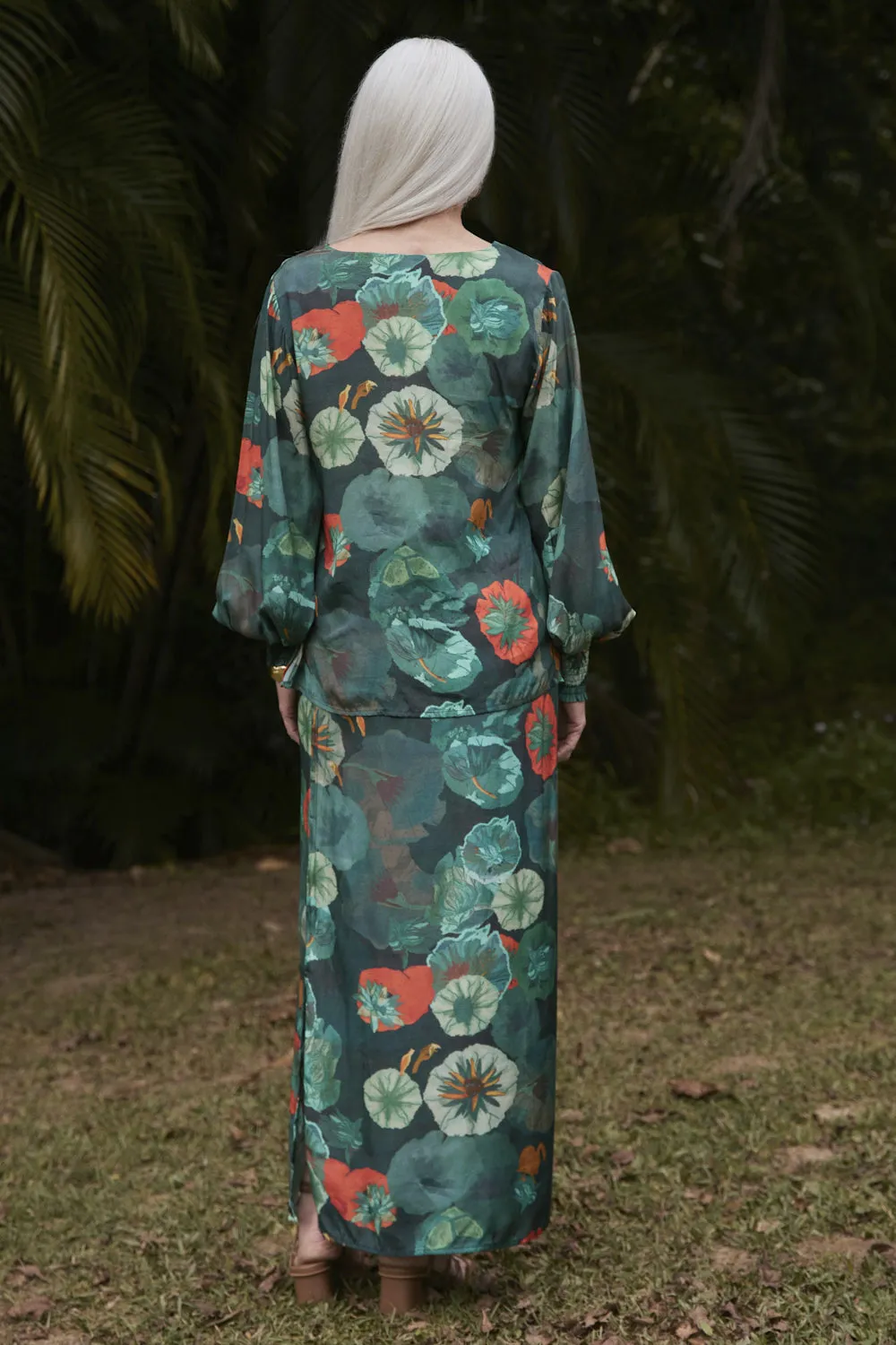 Tamara Long Sleeve Top in Lotus Performance Comfort Complementary Colors