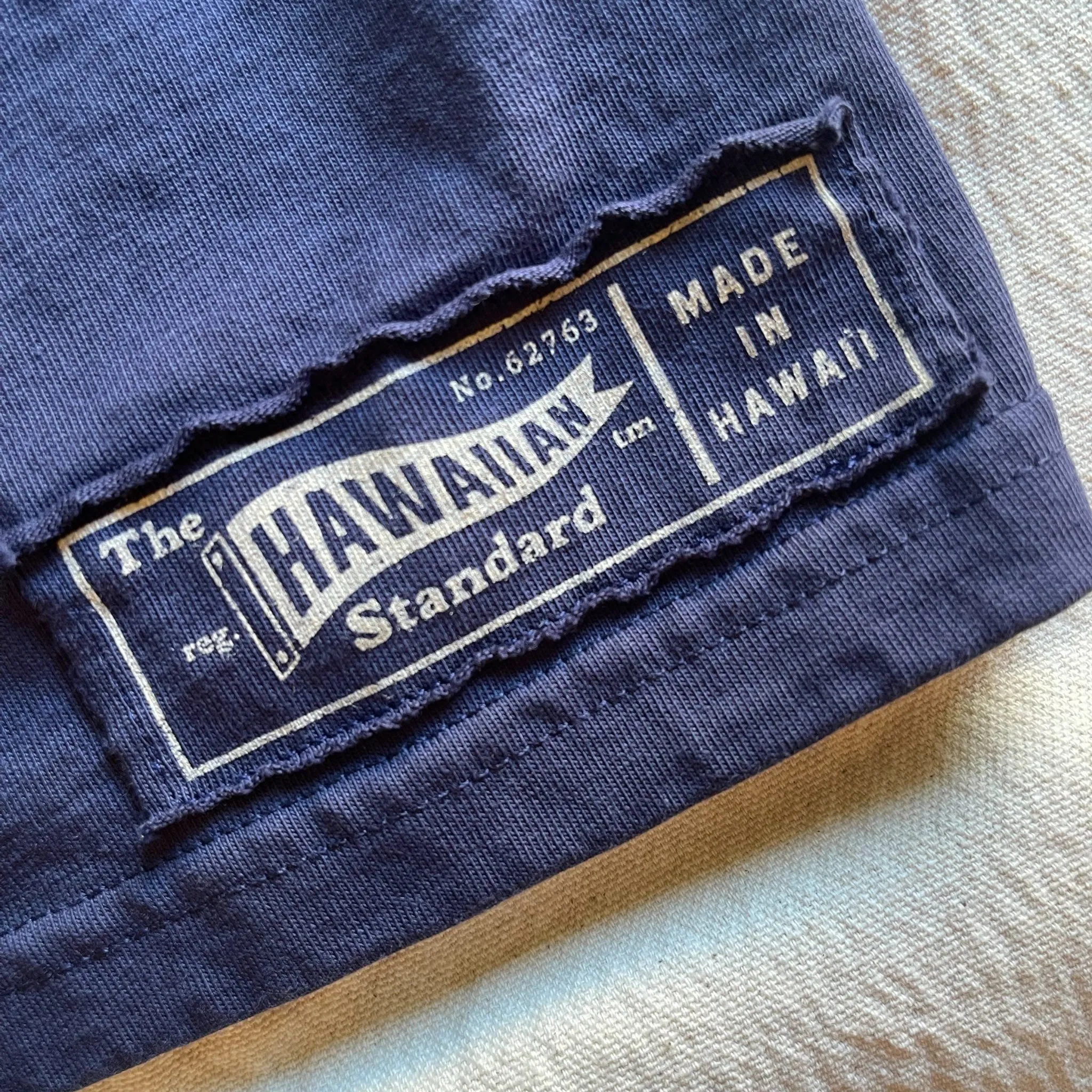 Active Outfit Active Fit Mens Cotton T-Shirt in Navy x Aloha applique