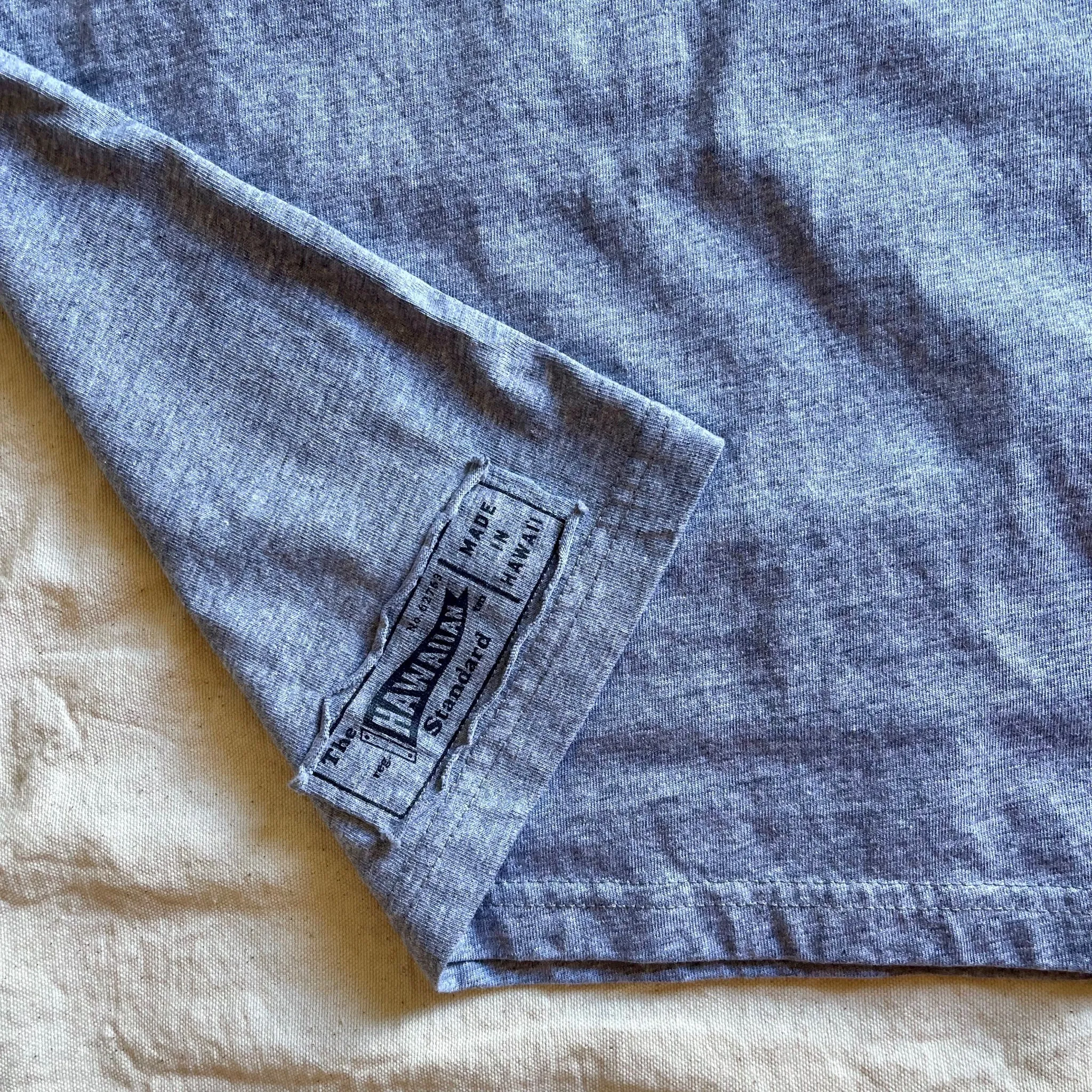 Mens T-Shirt in Heather Grey x Hawai`i applique Flexible Ribbed Neckline