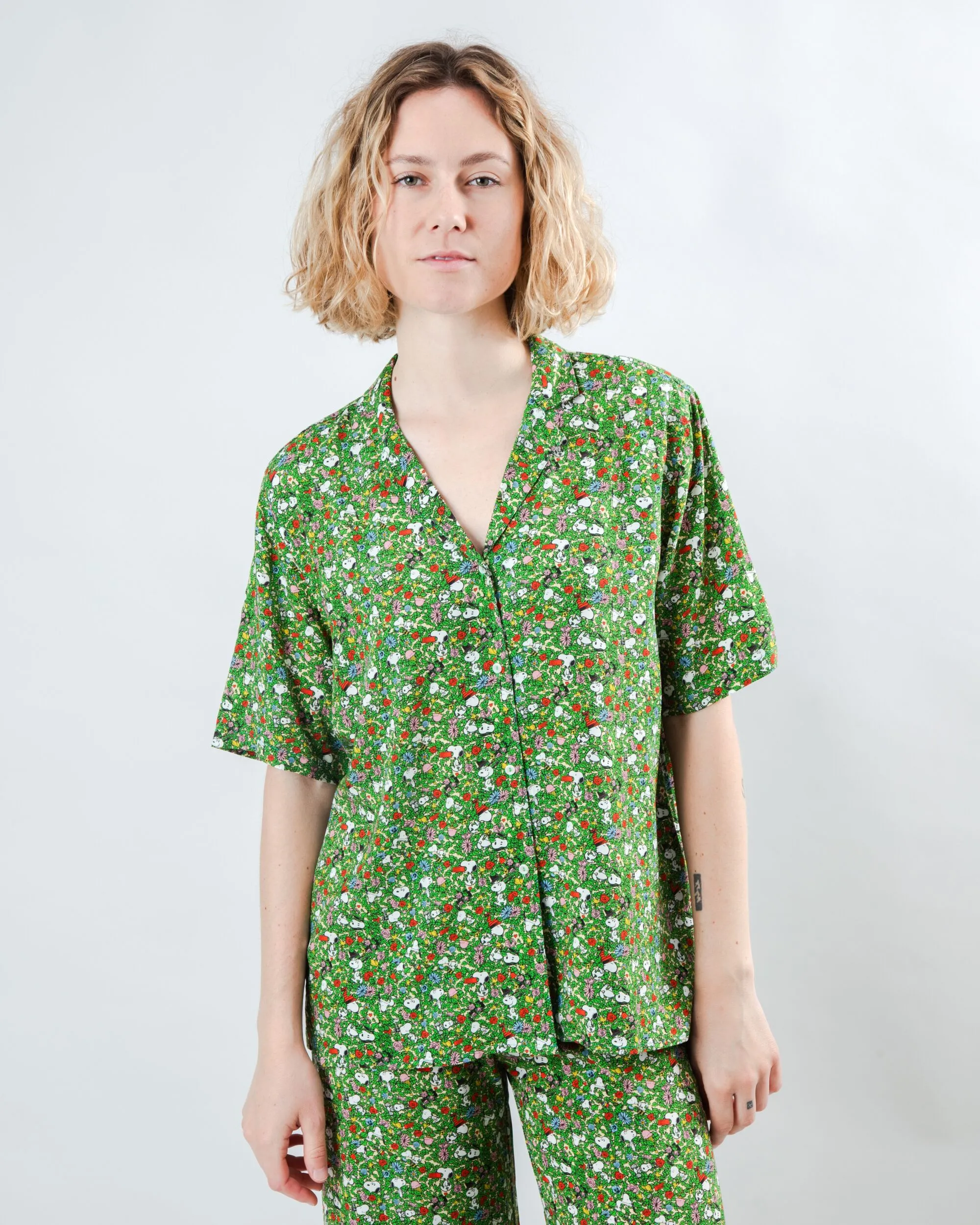 Classic Comfort Style Stylish Comfort Peanuts Flower Garden Aloha Blouse Green