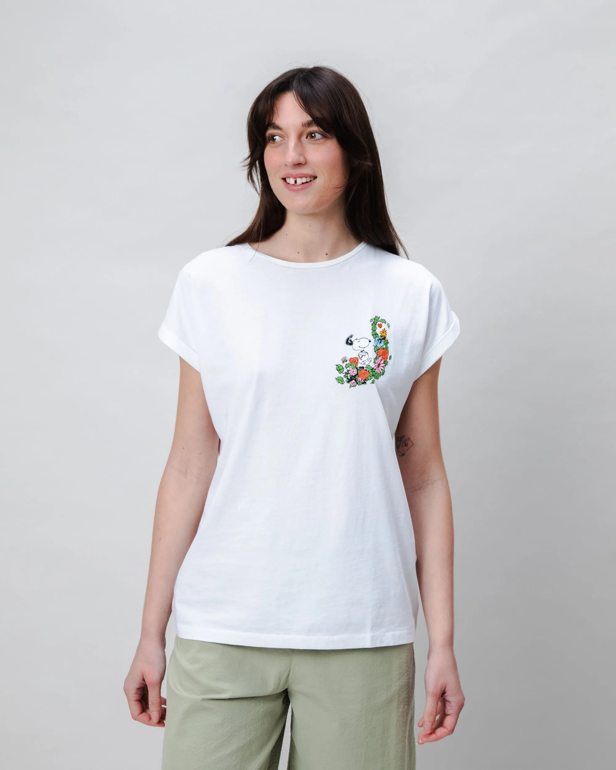 Peanuts Flowers Scoop Tee White Value for Money Bold colors