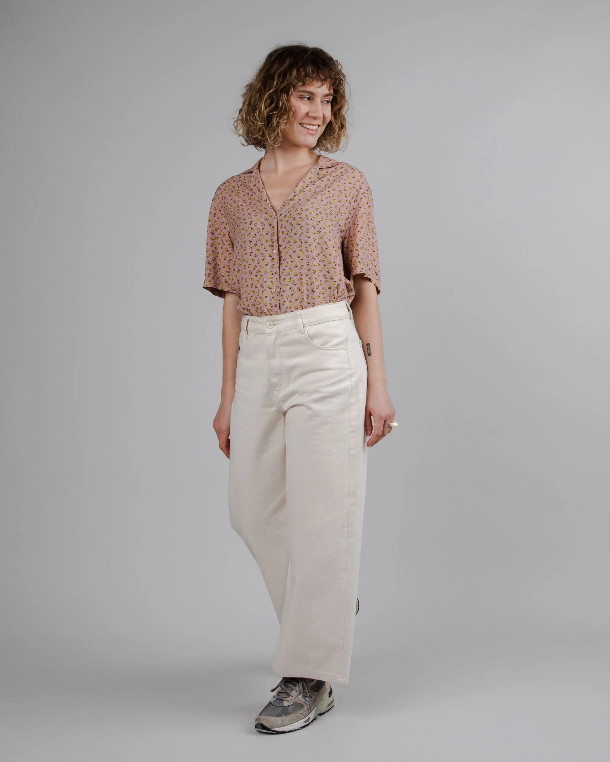 Lightweight Shirt Effortless Wear Fit Peanuts Woodstock Aloha Blouse Pink