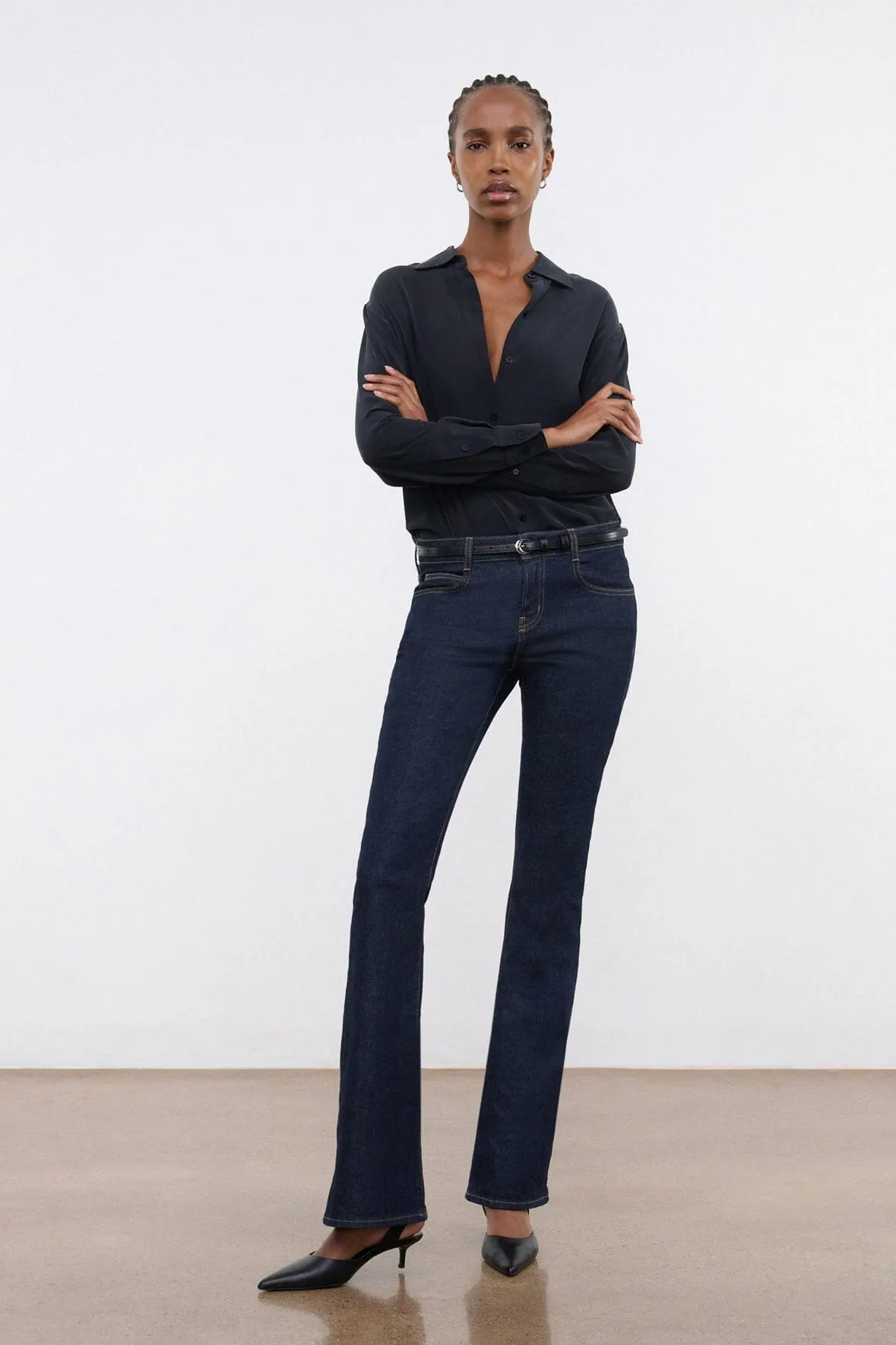 KYLE STRETCH FLARE JEAN | INDIGO Fashion Lover Minimalist Clean Lines