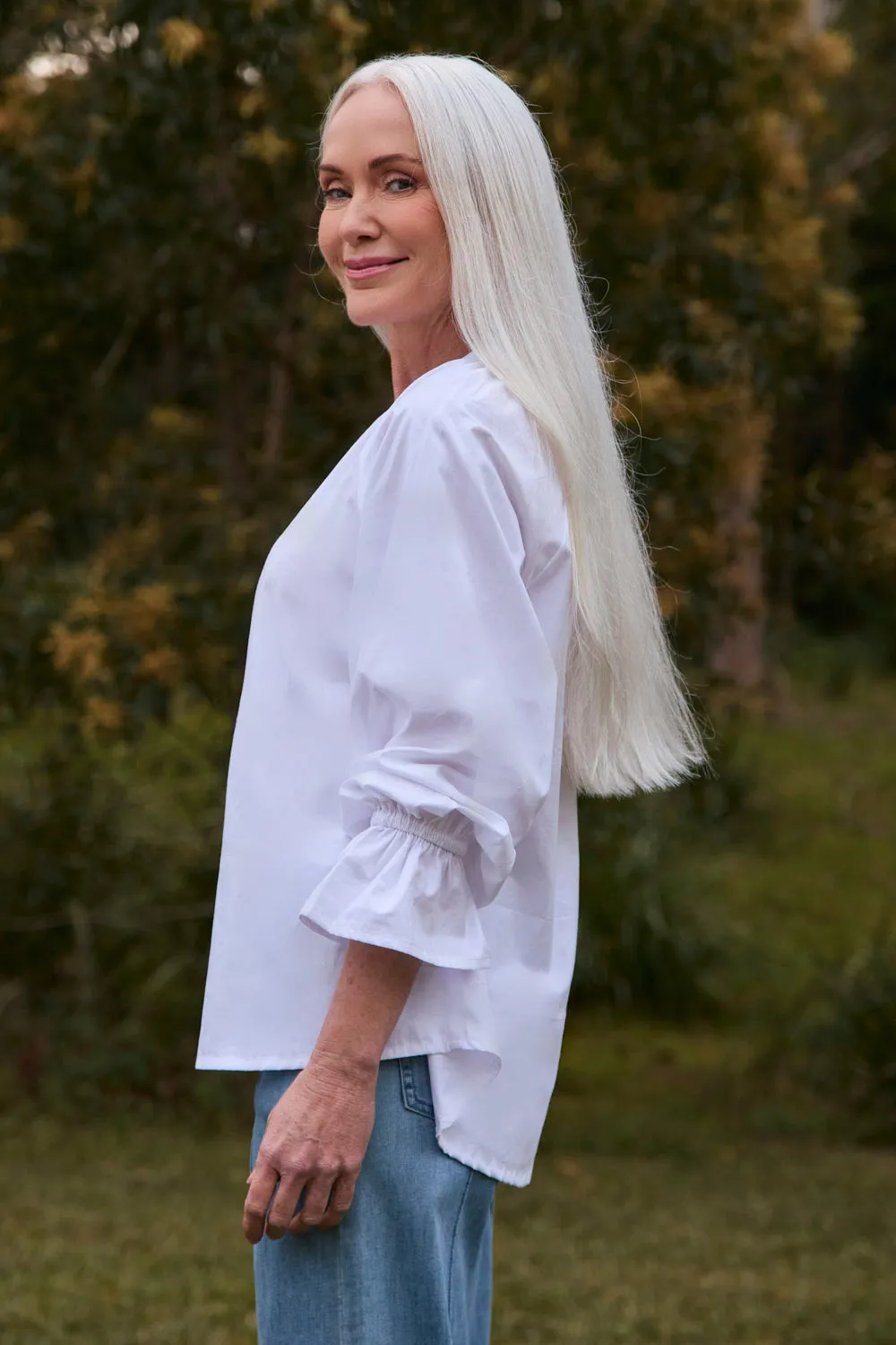 sporty and comfortable Basic Piece Robin Frill Cuff Top in White Poplin