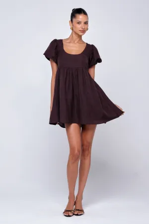 Shay Mini in Brown Linen Relaxed Line Day Outfit