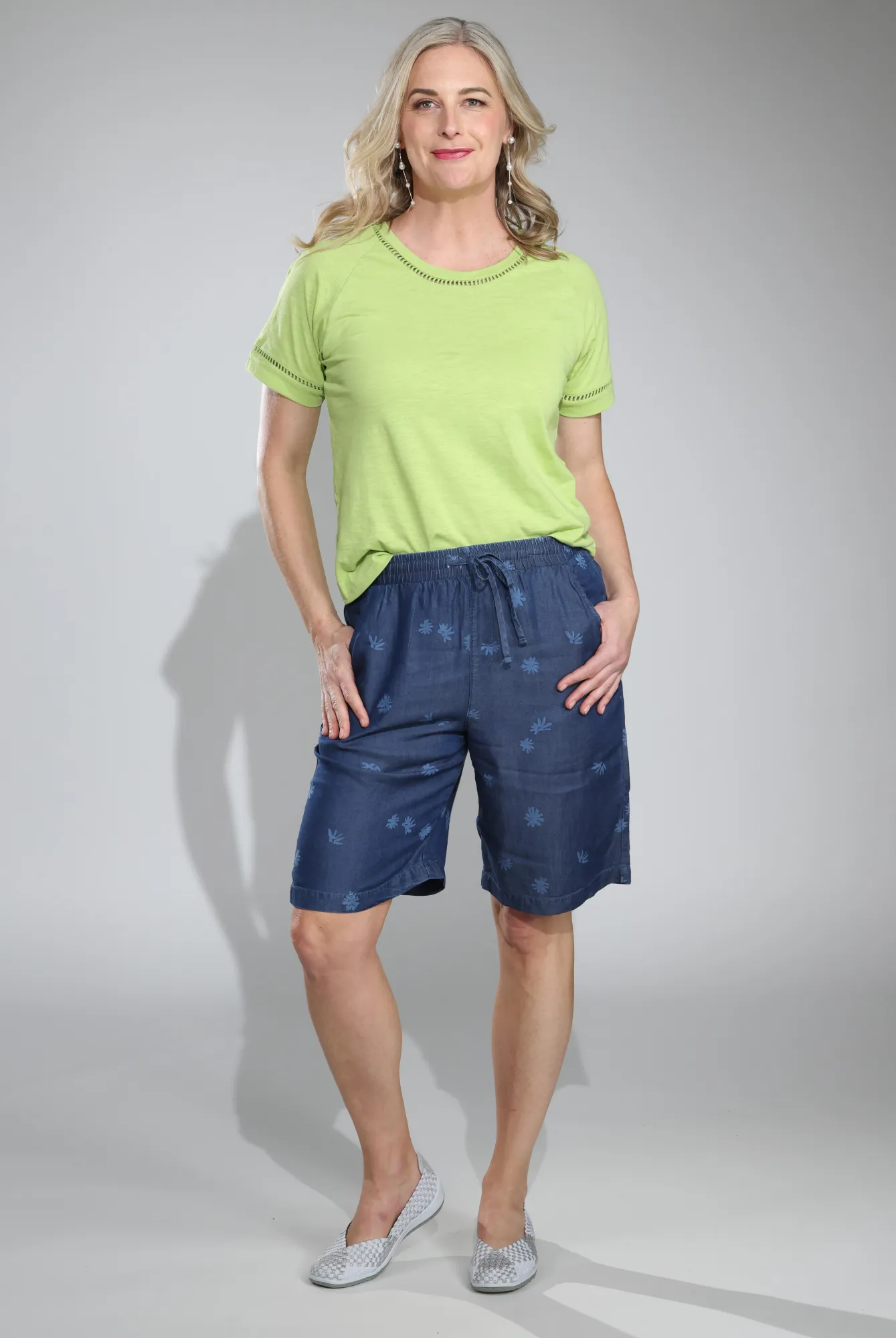 Flexible Fabric Static Free Finish Shorts | Chalk Daisy | 6647C1