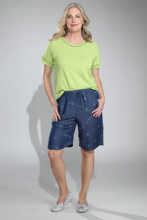 Flexible Fabric Static Free Finish Shorts | Chalk Daisy | 6647C1