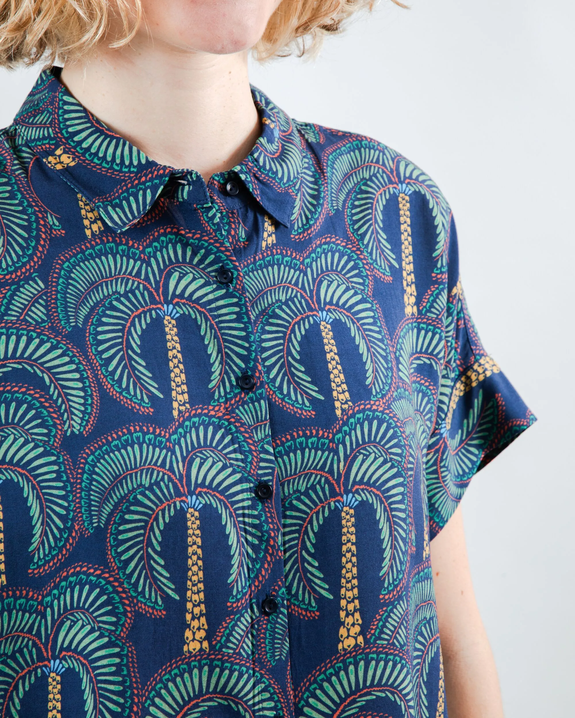 Breathable Fit Design Borneo Batwing Blouse Navy