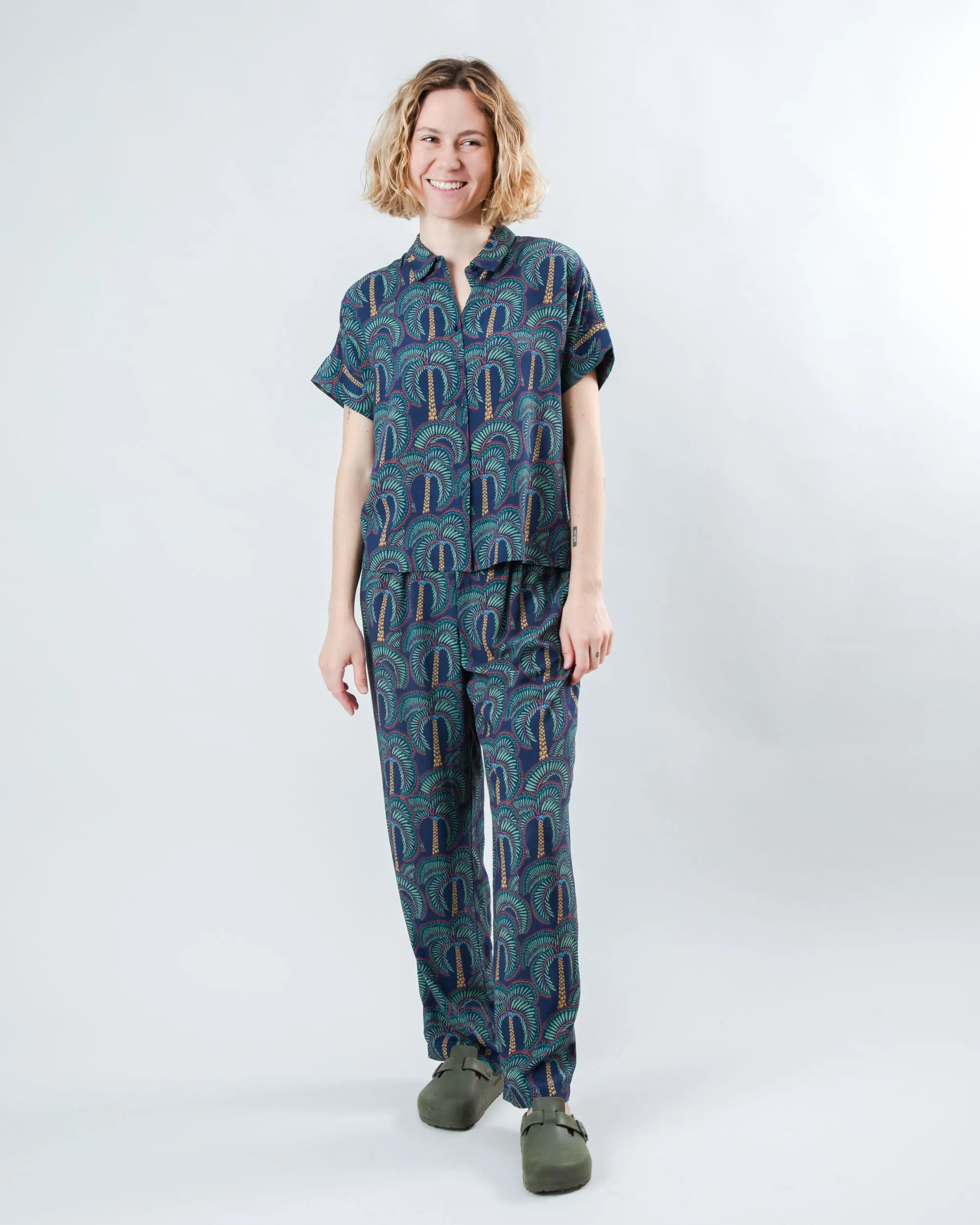 StretchReinforcedArmholes Relaxed Wearable Borneo Batwing Blouse Navy