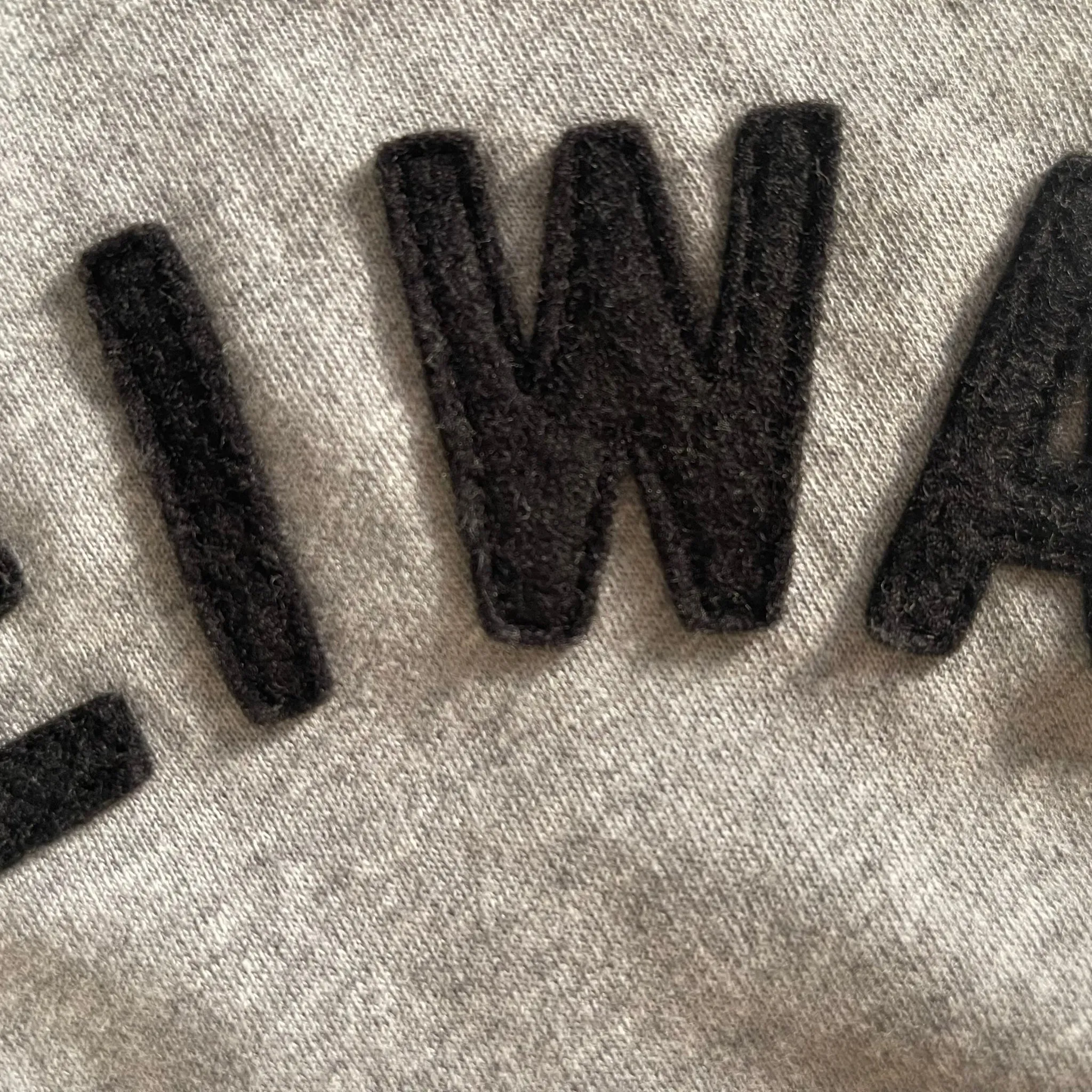 Weekend Minimal Mens Raglan Fleece Grey Heather x Haleiwa Black Applique