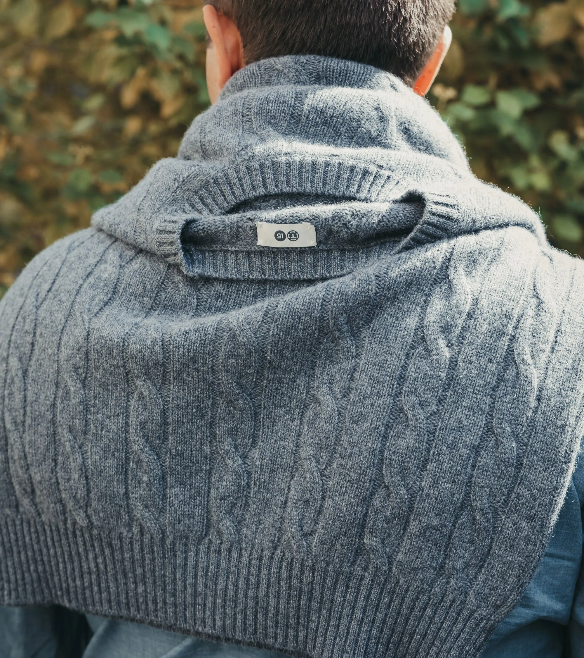 Active Fit Teacher Chic Trunk Hart Cashmere Cable Knit Crew Neck Sweater: Grey